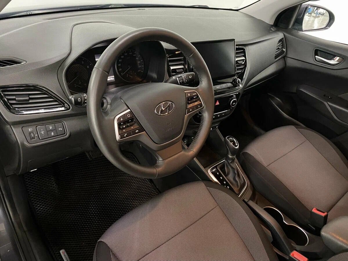 Hyundai Solaris, II Рестайлинг 1.6 AT (123 л.с.)