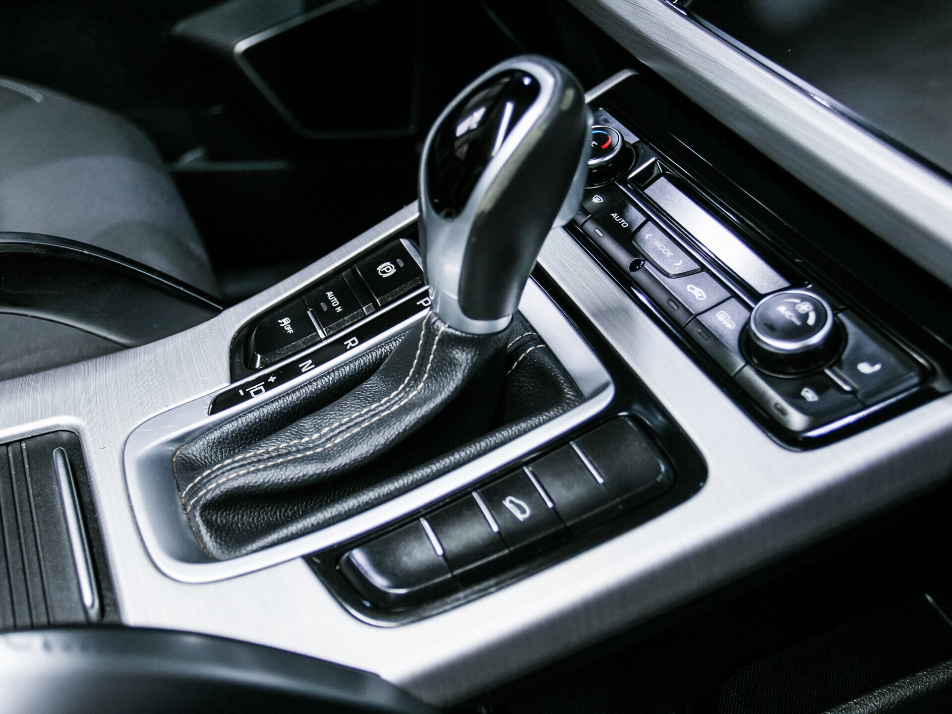 Geely Atlas, I 2.4 AT (149 л.с.) 4WD