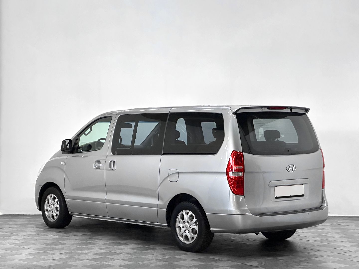 Hyundai Grand Starex, I 2.5d AT (145 л.с.)