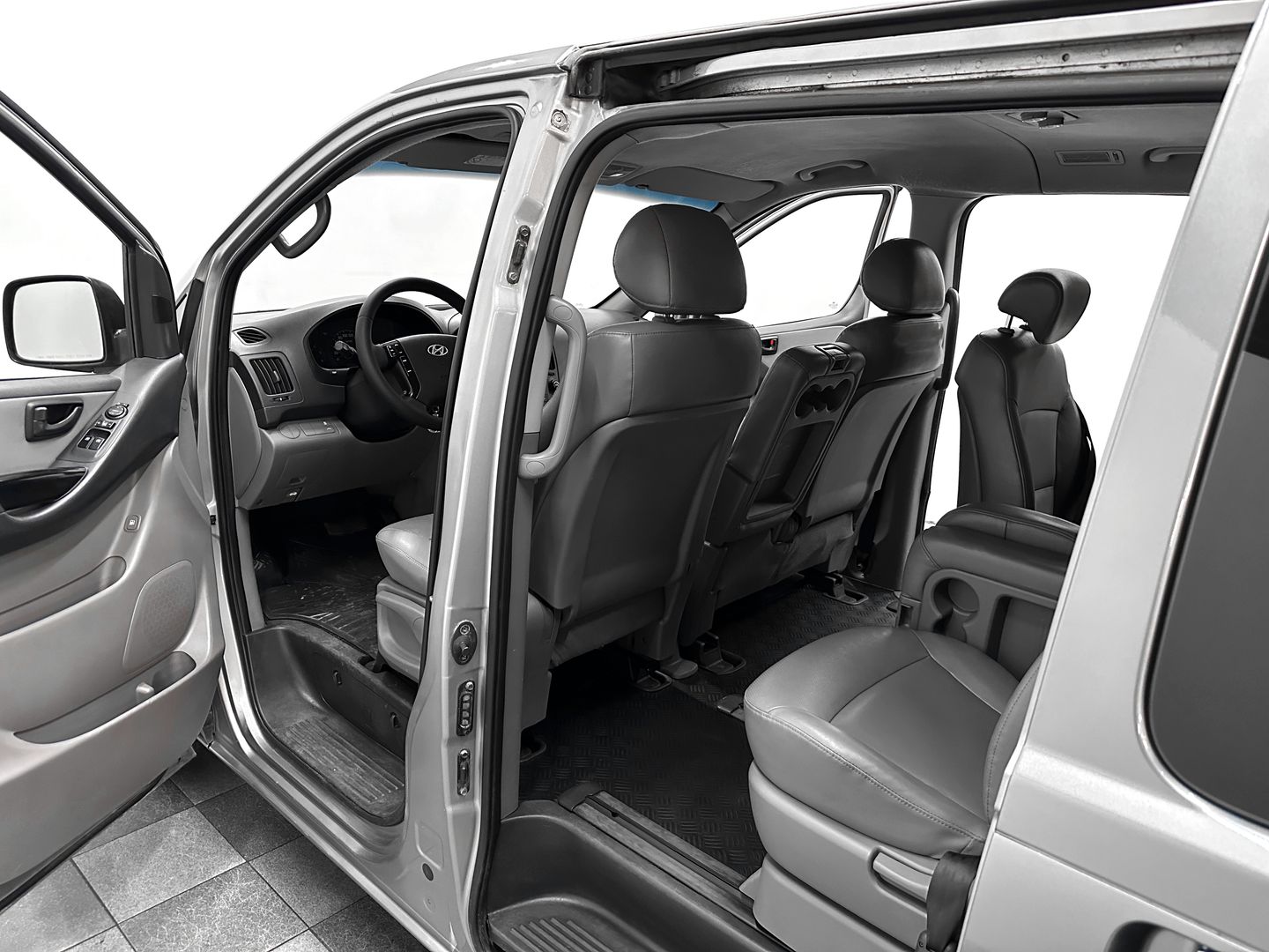 Hyundai Grand Starex, I 2.5d MT (145 л.с.)