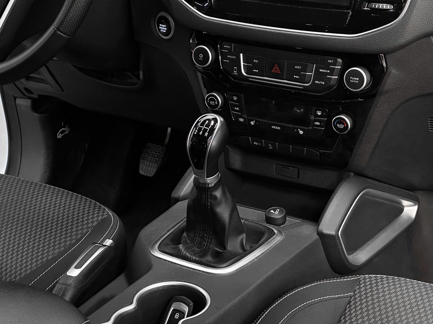 Geely Emgrand X7, I Рестайлинг 2 1.8 MT (131 л.с.)