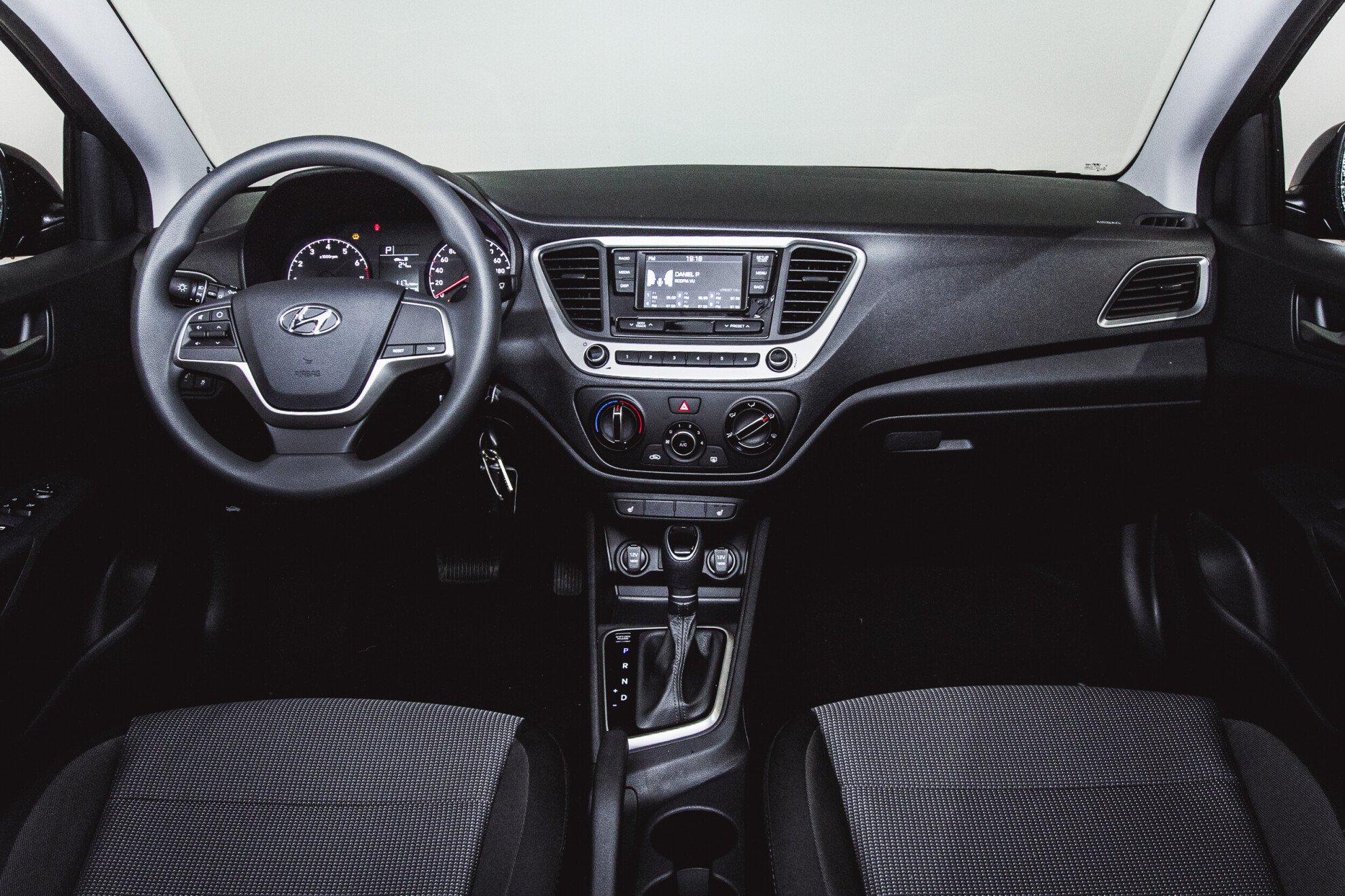 Hyundai Solaris, II 1.4 AT (100 л.с.)