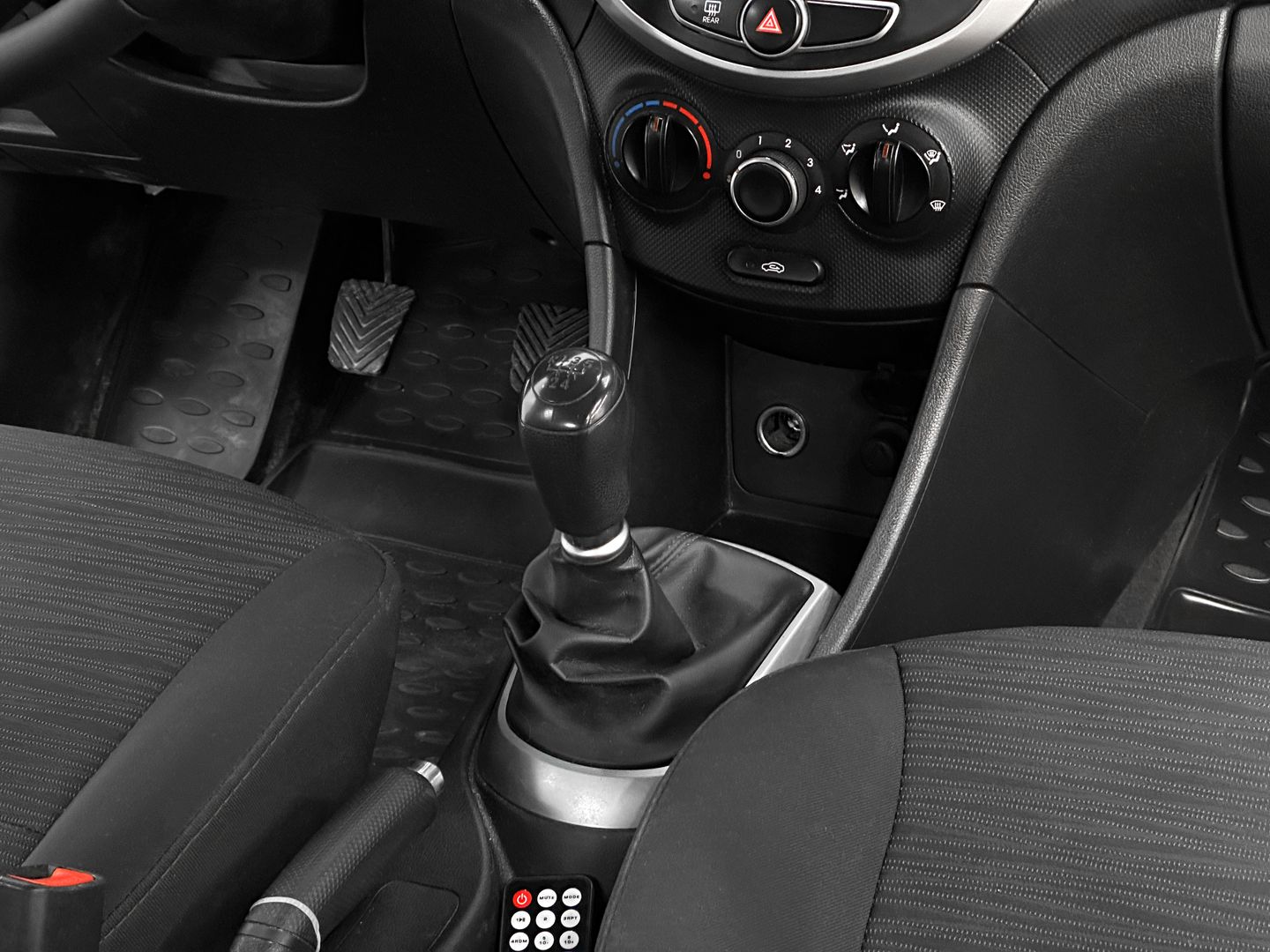 Hyundai Solaris, I Рестайлинг 1.4 MT (107 л.с.)