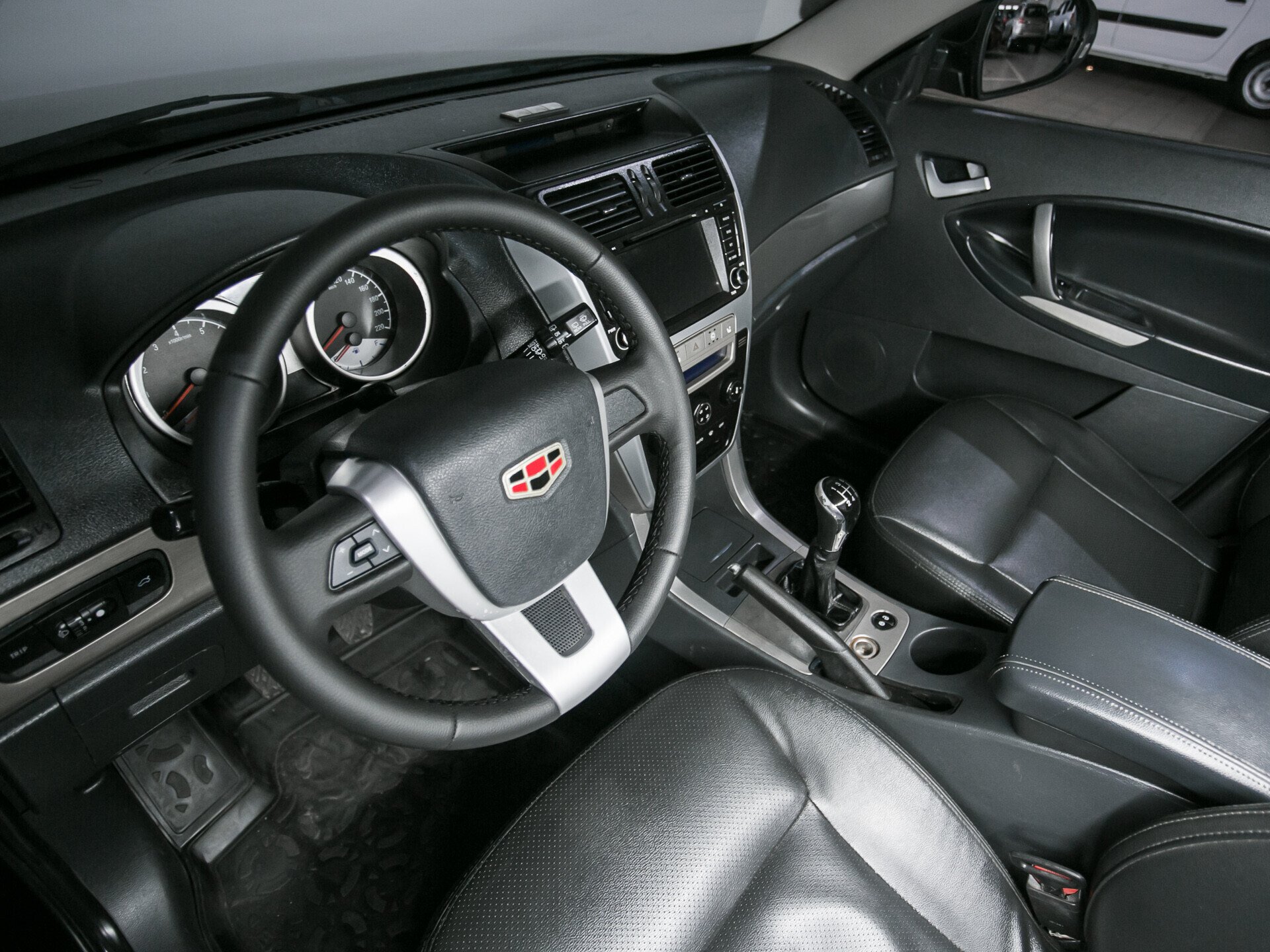 Geely Emgrand X7, I 2.0 MT (139 л.с.)