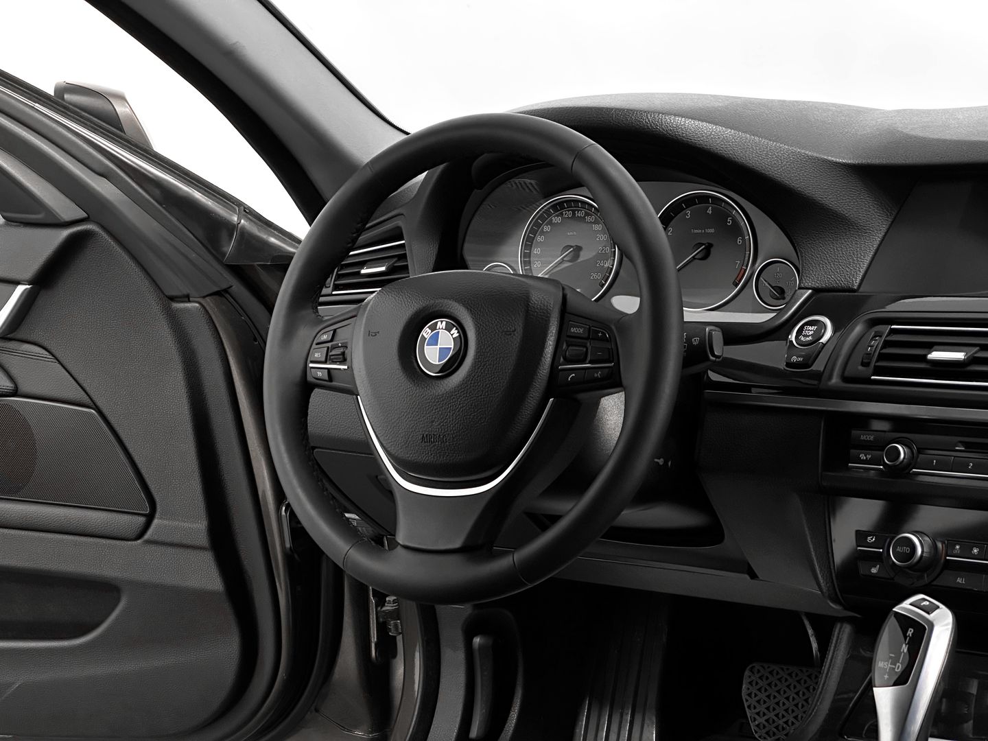 BMW 5 серии, VI (F10/F11/F07) 520i 2.0 AT (184 л.с.)