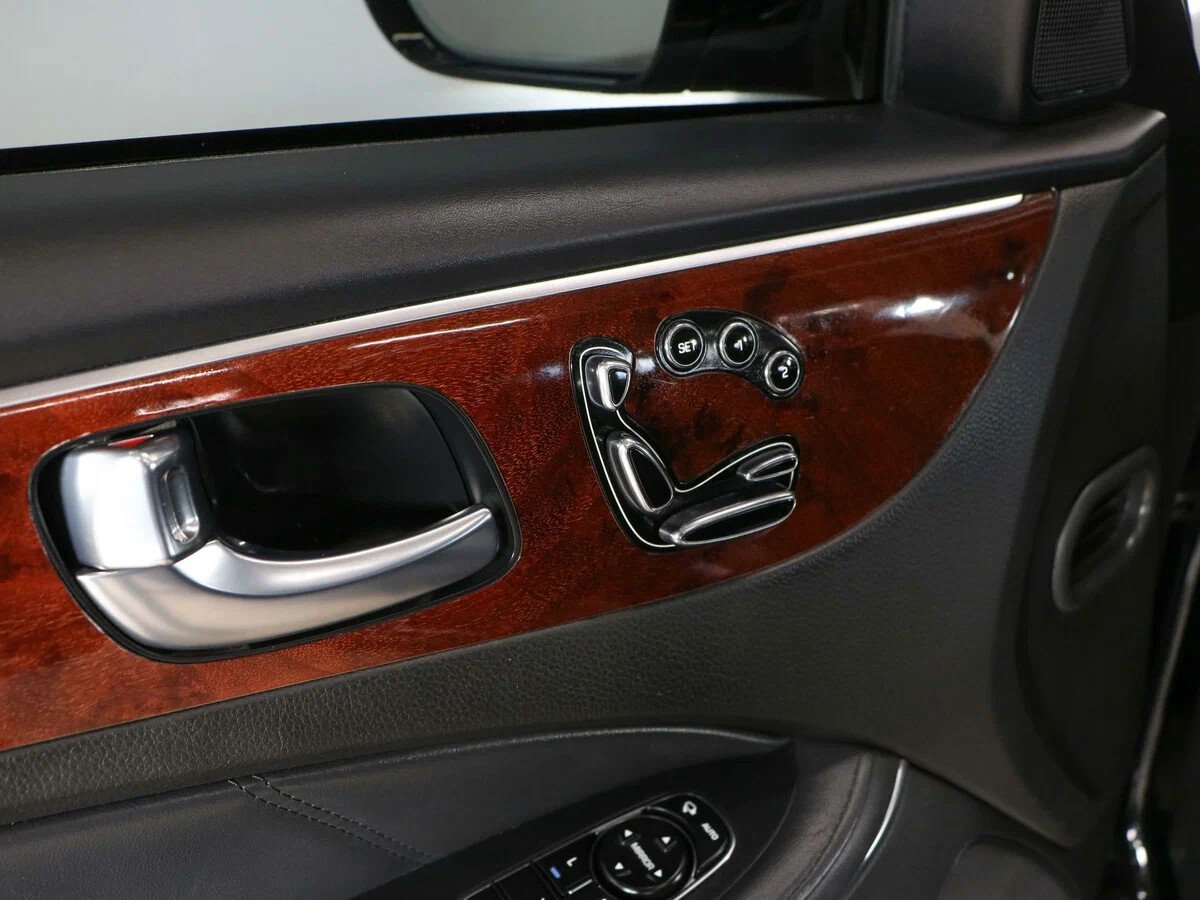 Hyundai Equus, II Рестайлинг 3.8 AT (334 л.с.)