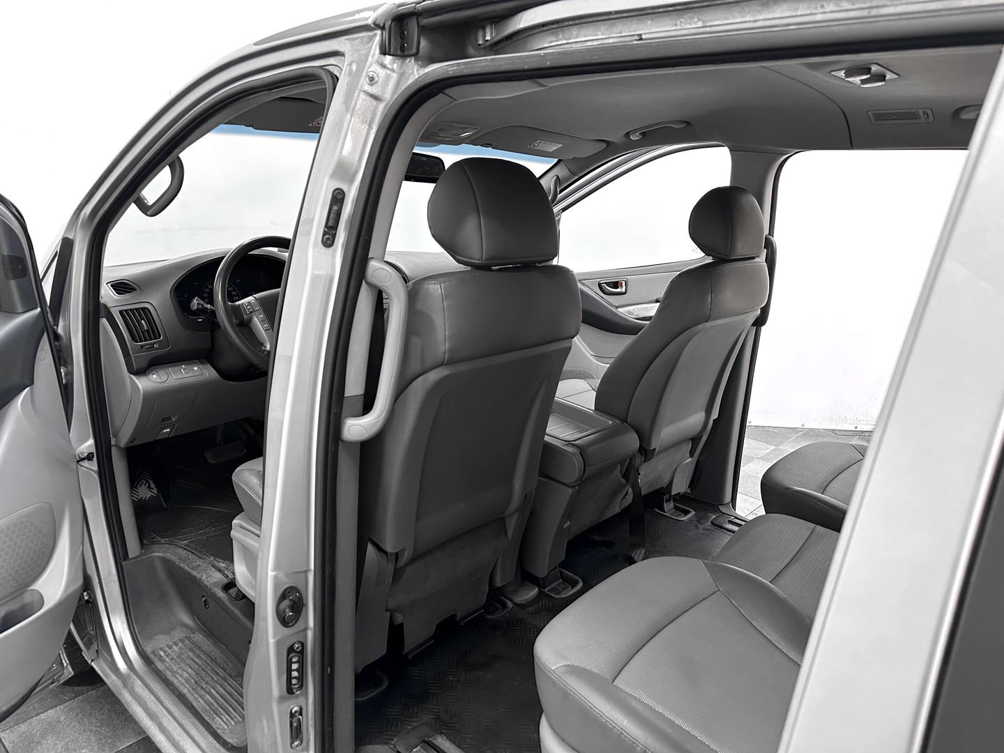 Hyundai Grand Starex, I 2.5d AT (145 л.с.)