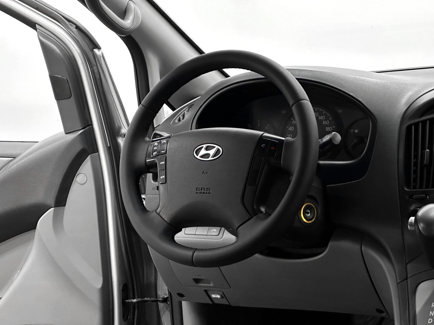 Hyundai Grand Starex, I 2.5d MT (145 л.с.)