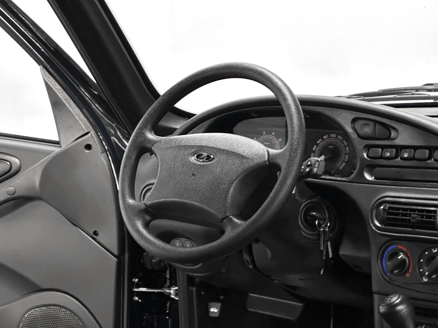 LADA (ВАЗ) Niva, I Рестайлинг (Travel) 1.7 MT (80 л.с.) 4WD