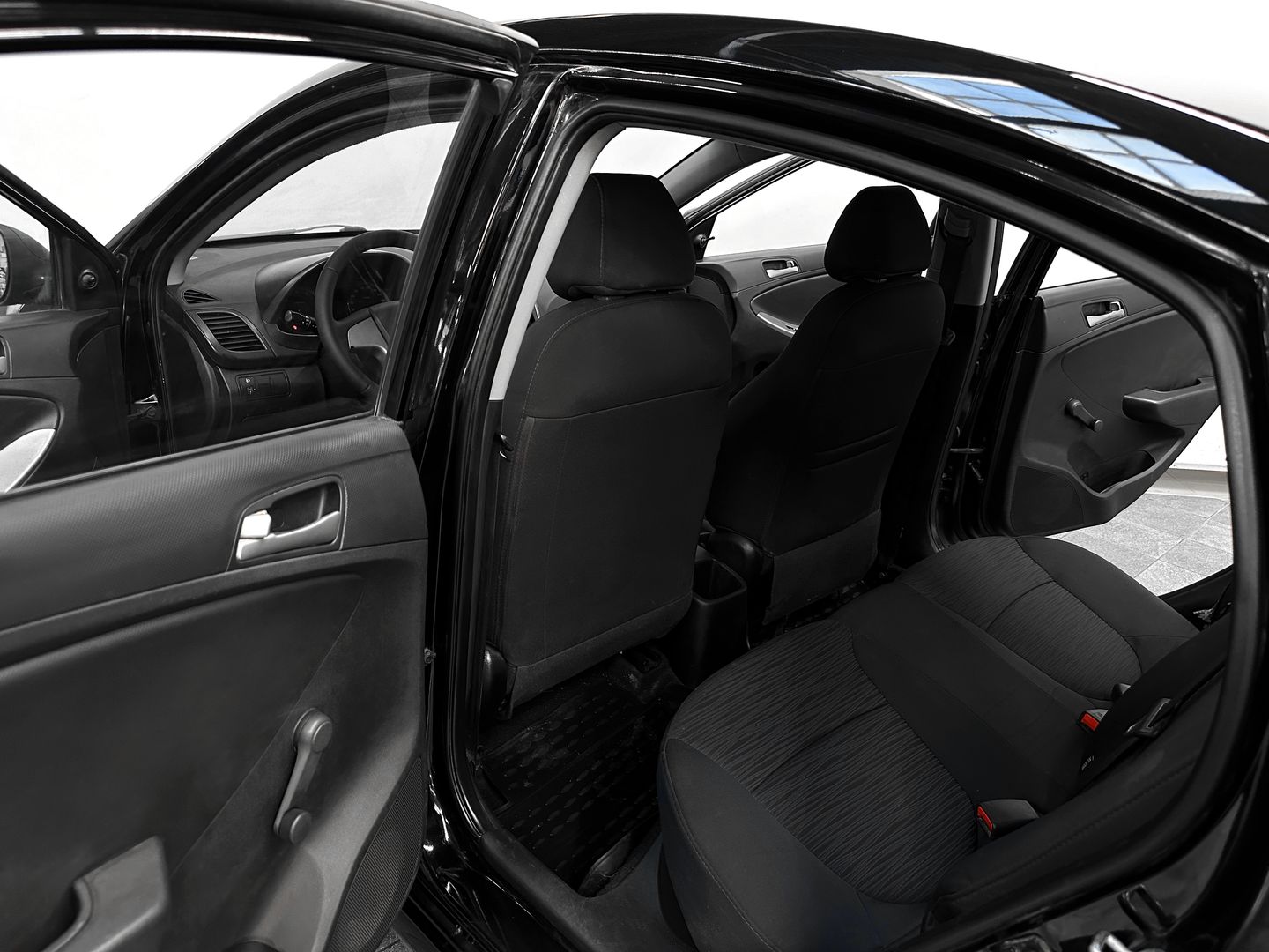 Hyundai Solaris, I Рестайлинг 1.4 MT (107 л.с.)