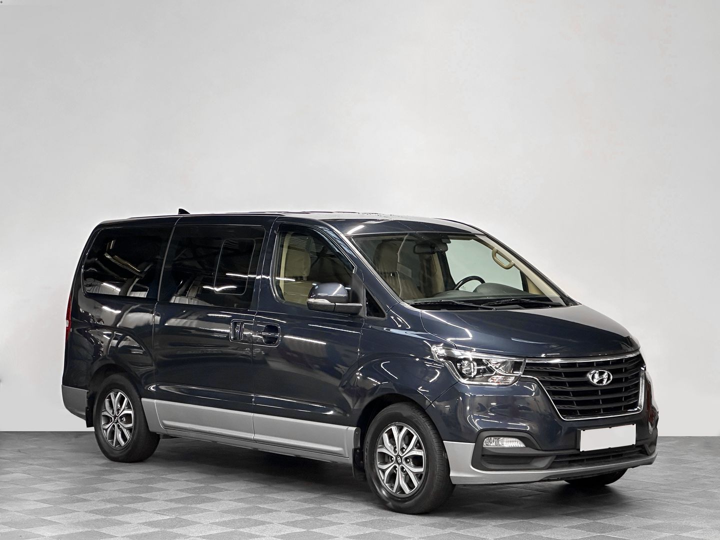 Hyundai H-1, II Рестайлинг 2 2.5d AT (170 л.с.)