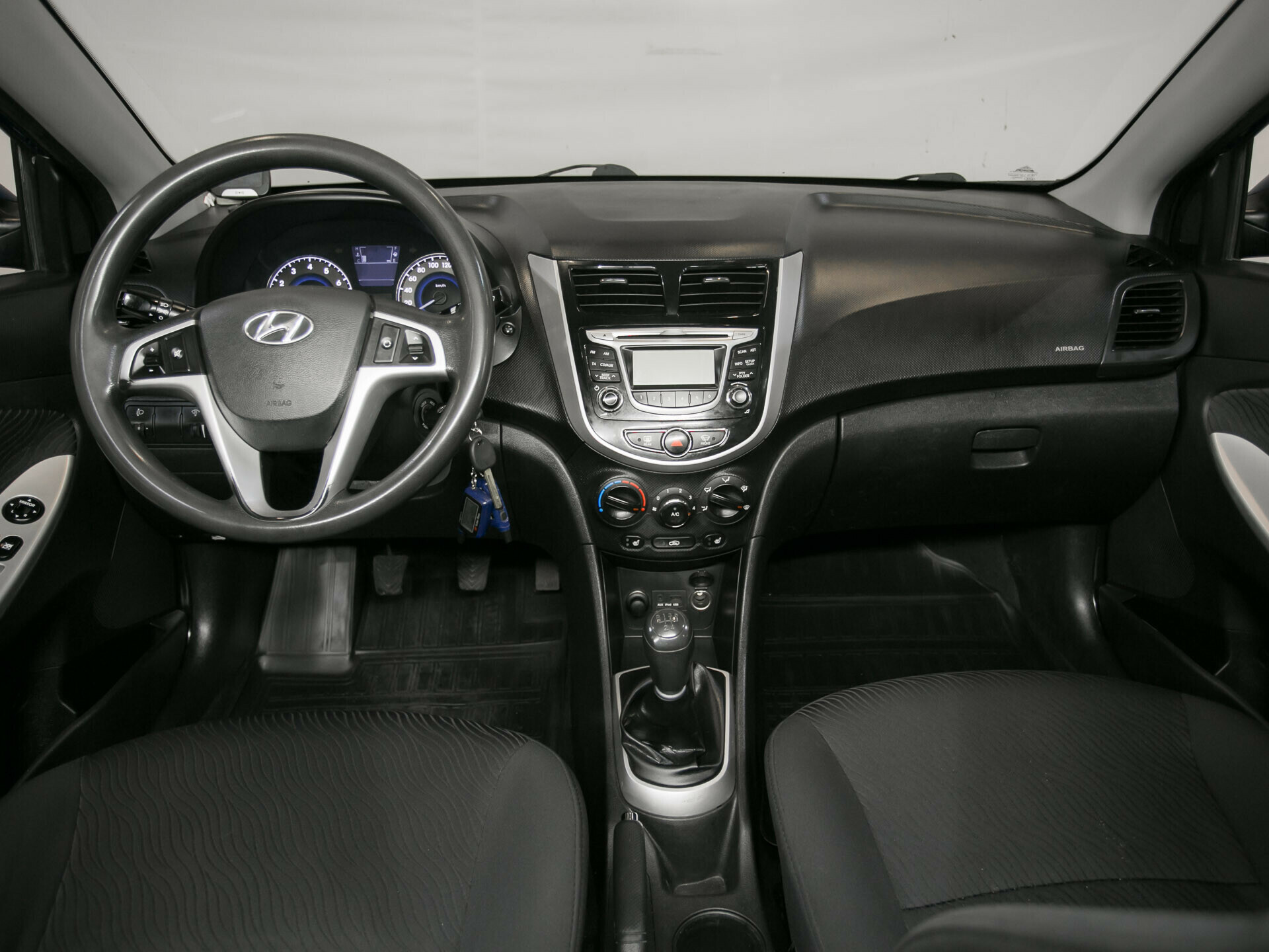 Hyundai Solaris, I 1.6 MT (123 л.с.)