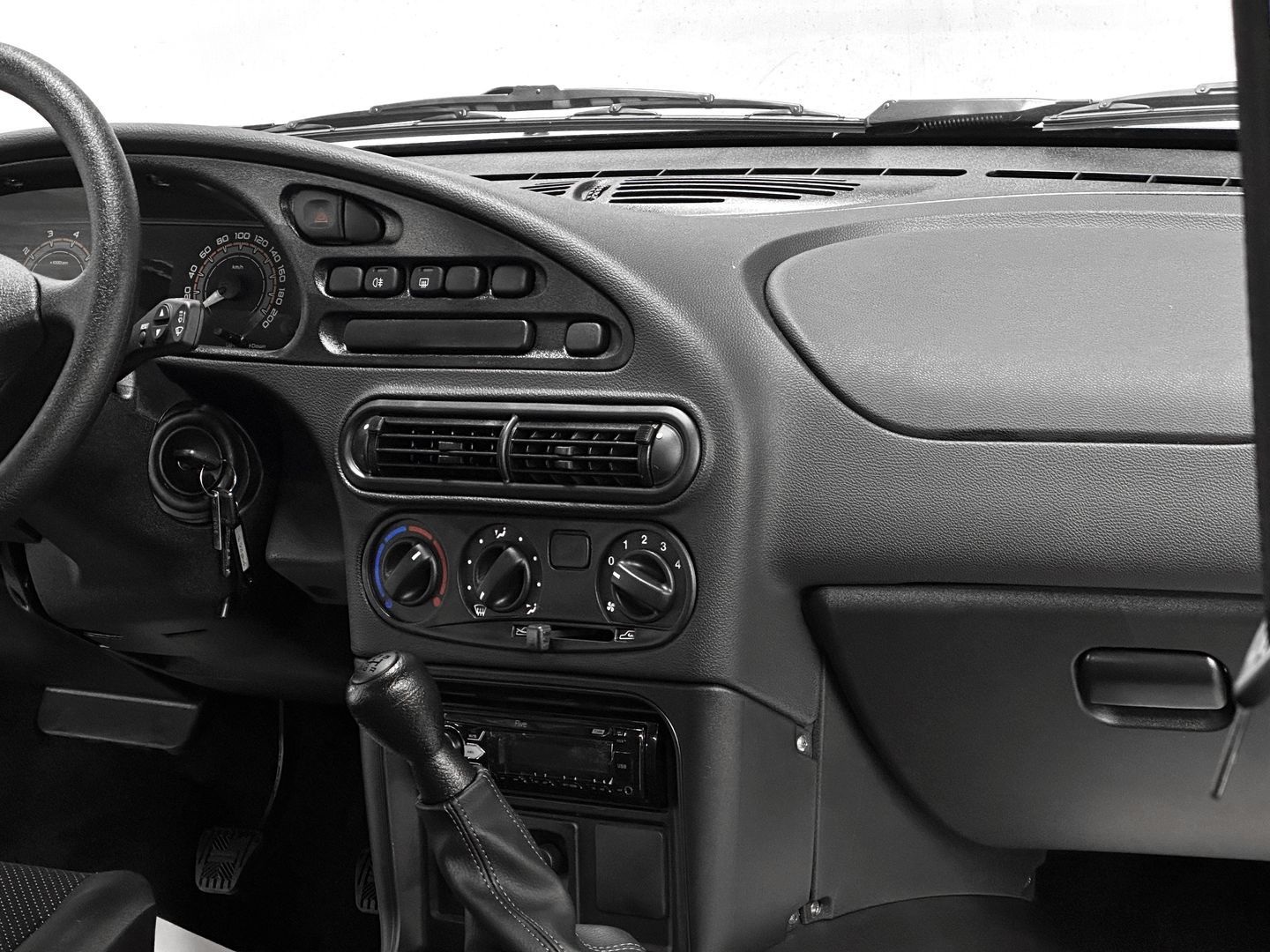 LADA (ВАЗ) Niva, I Рестайлинг (Travel) 1.7 MT (80 л.с.) 4WD