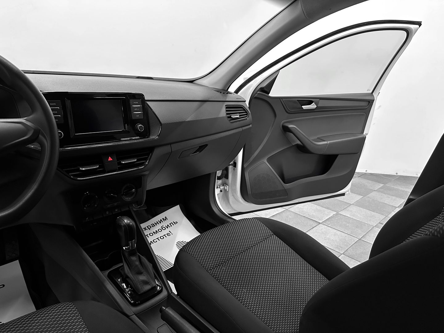 Volkswagen Polo, VI 1.6 AT (110 л.с.)