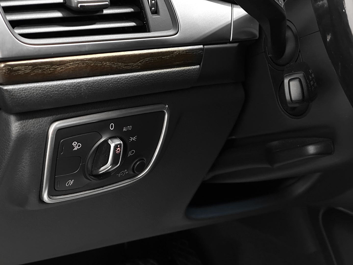 Audi A6, IV (C7) Рестайлинг 1.8 AMT (190 л.с.)