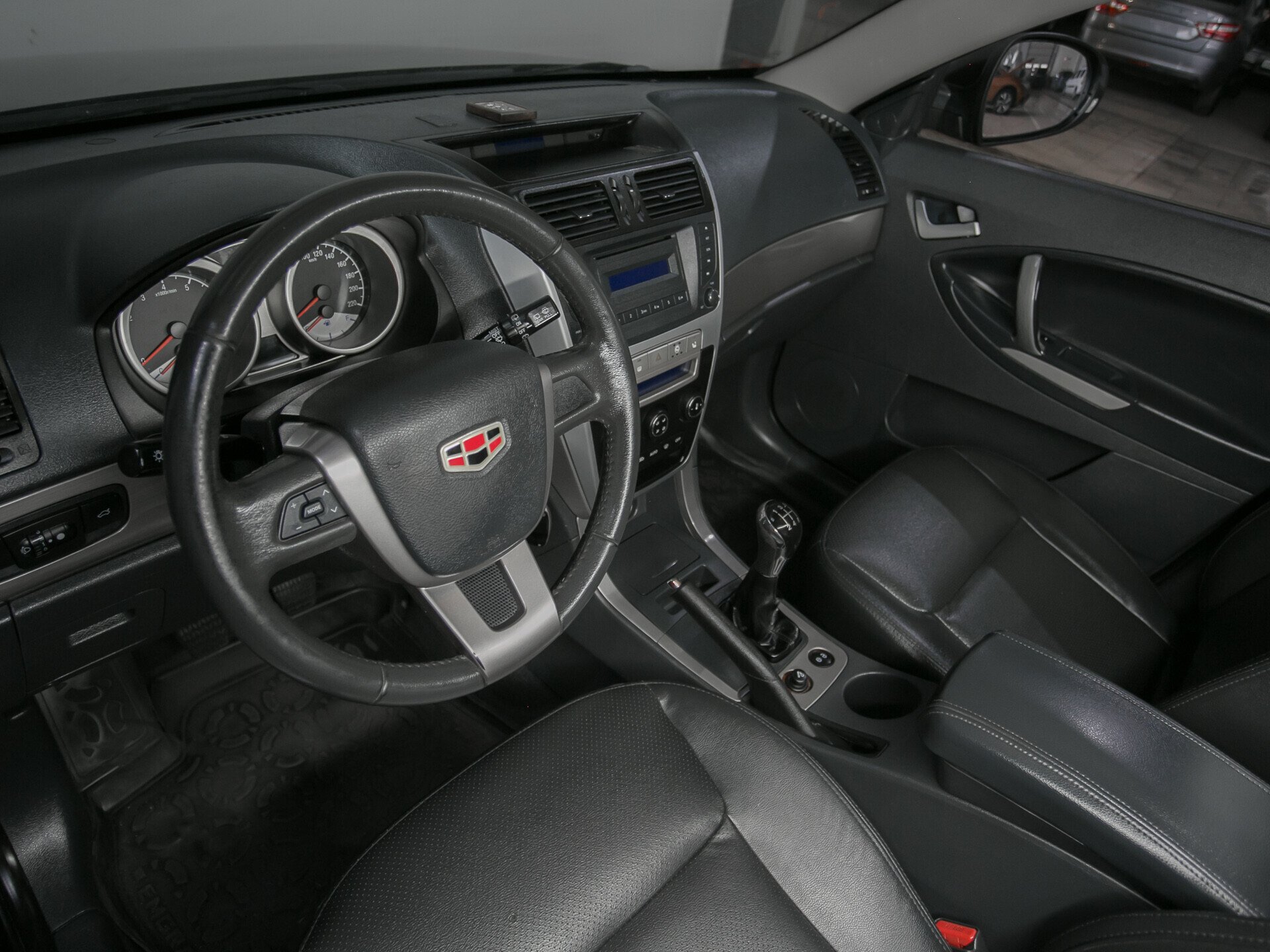 Geely Emgrand X7, I 2.0 MT (139 л.с.)