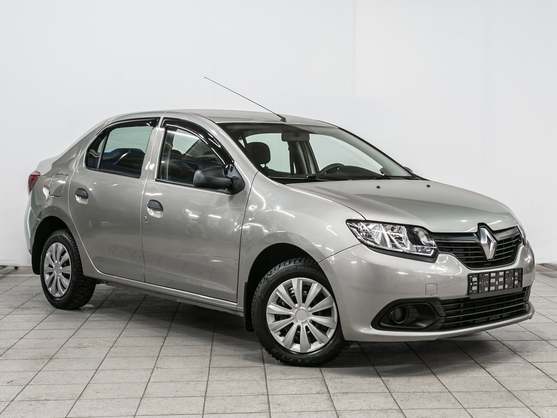 Renault Logan, II 1.6 MT (82 л.с.)