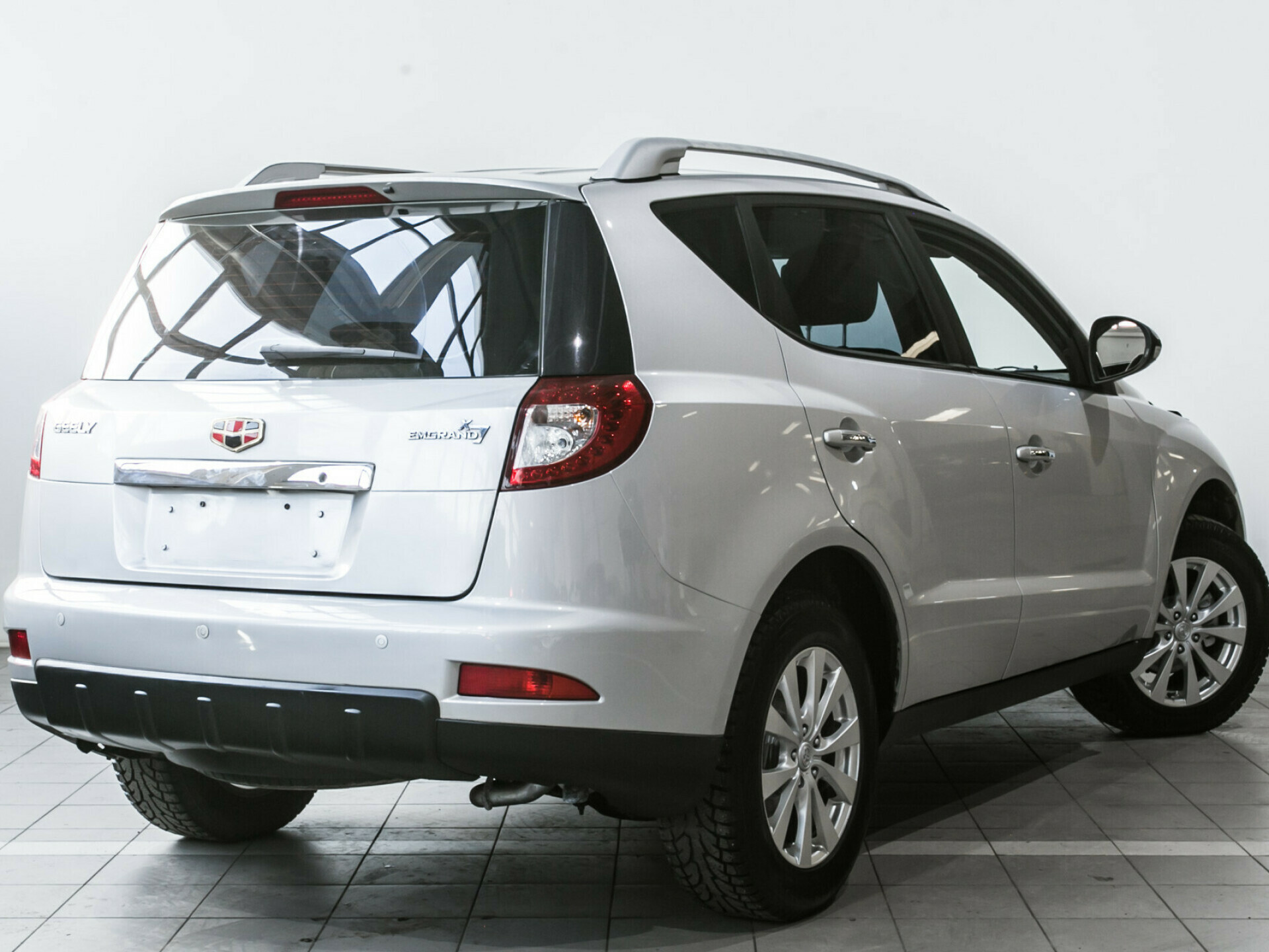 Geely Emgrand X7, I 2.0 MT (139 л.с.)