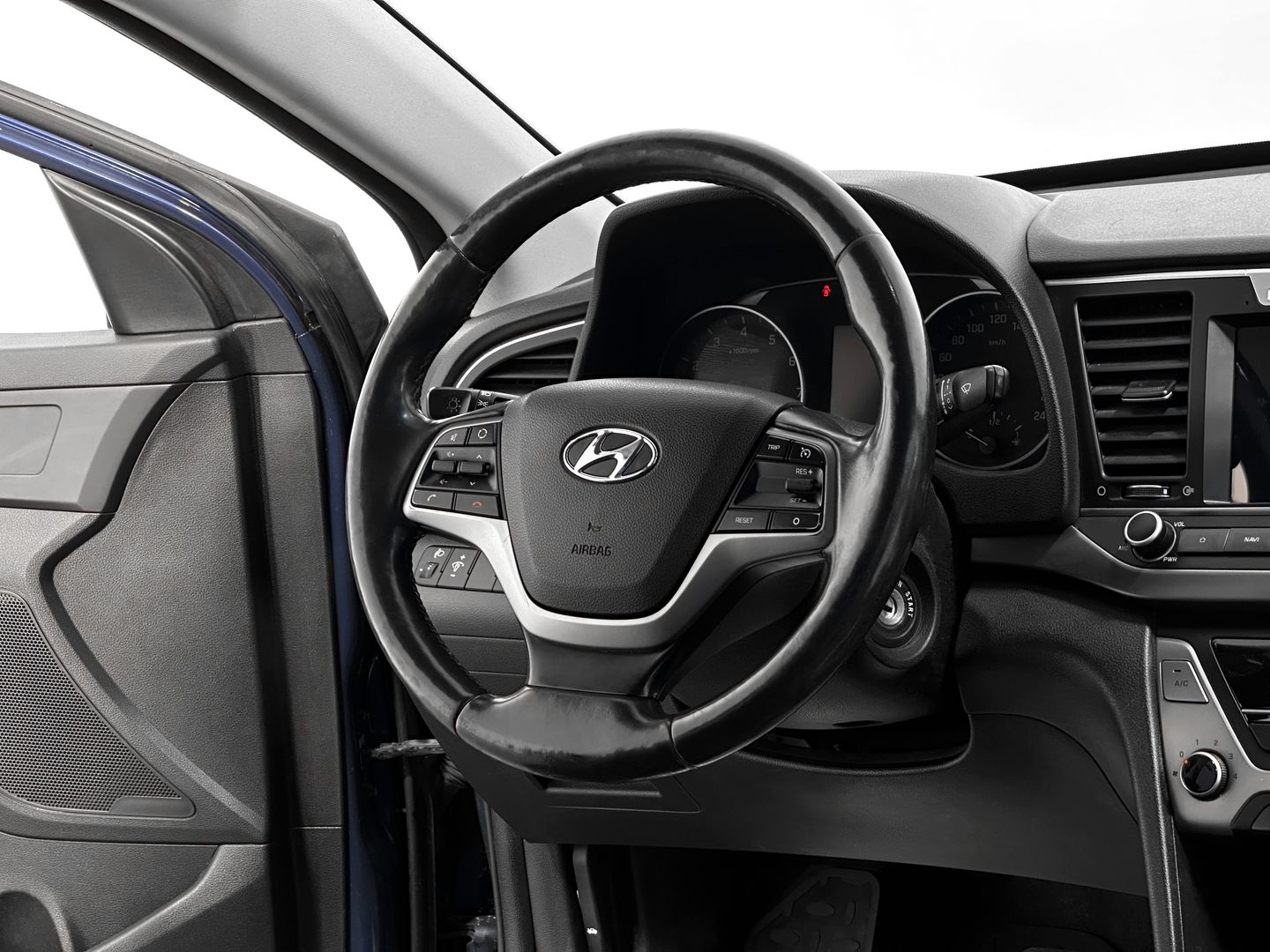 Hyundai Elantra, VI (AD) 1.6 AT (128 л.с.)