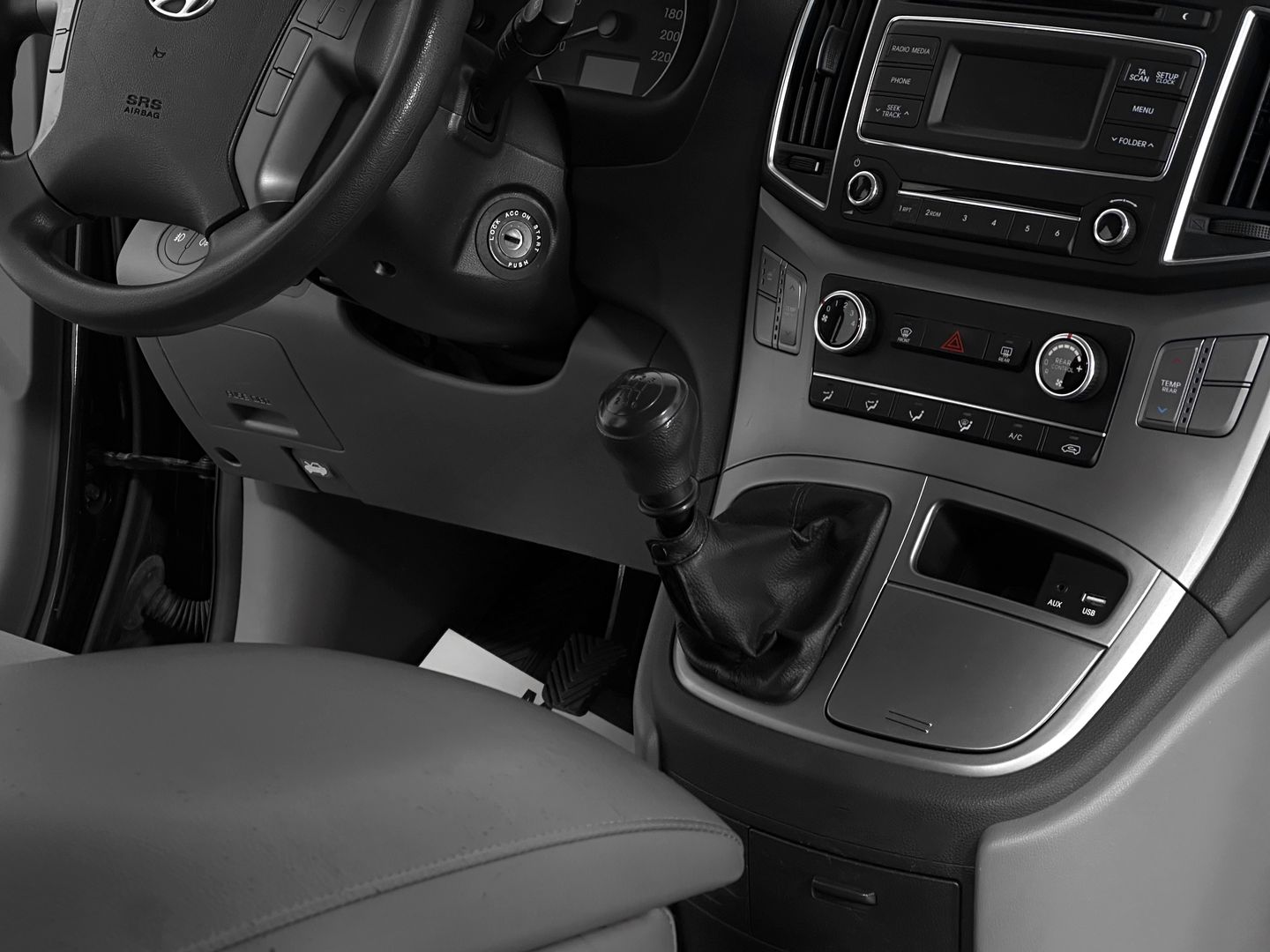 Hyundai H-1, II Рестайлинг 2.5d MT (116 л.с.)