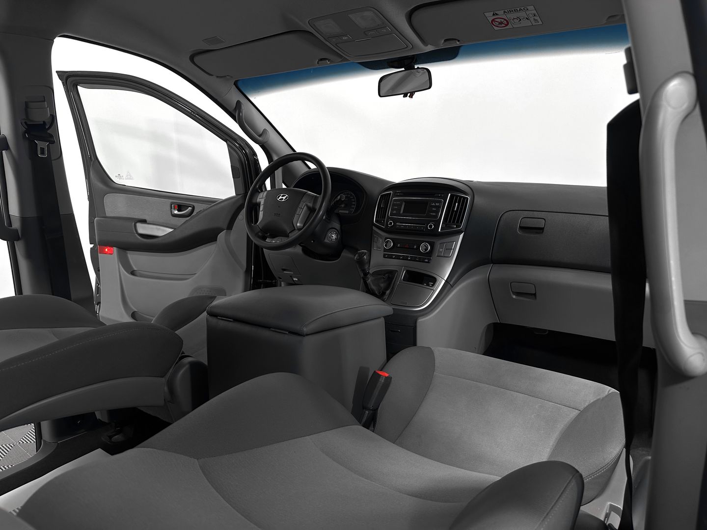 Hyundai H-1, II Рестайлинг 2.5d MT (116 л.с.)