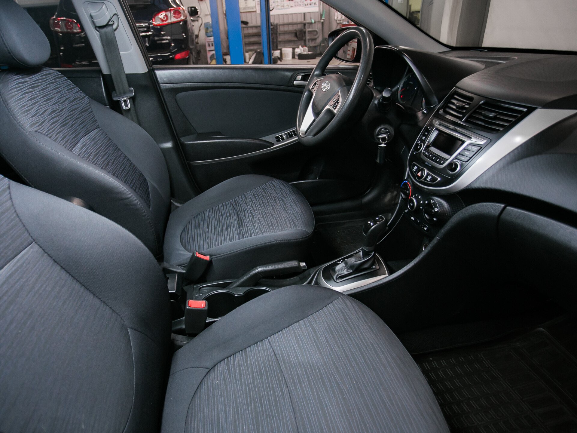 Hyundai Solaris, I Рестайлинг 1.6 AT (123 л.с.)