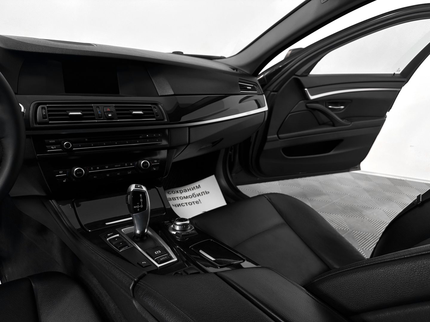 BMW 5 серии, VI (F10/F11/F07) 520i 2.0 AT (184 л.с.)