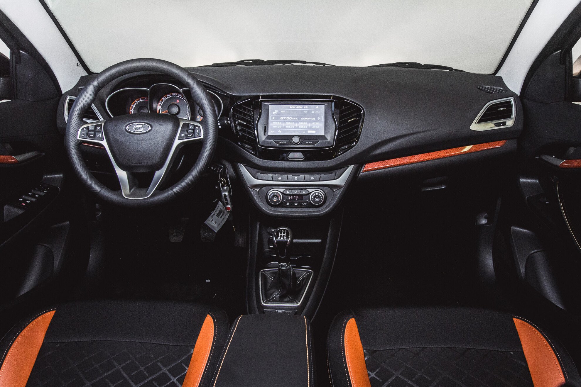 LADA (ВАЗ) Vesta, I SW Cross 1.6 MT (106 л.с.)