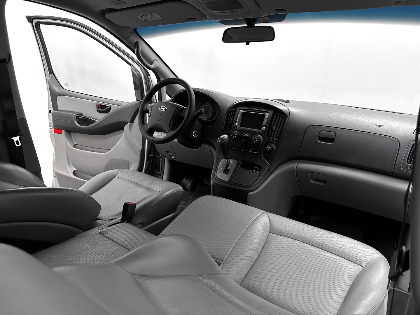 Hyundai Grand Starex, I 2.5d MT (145 л.с.)