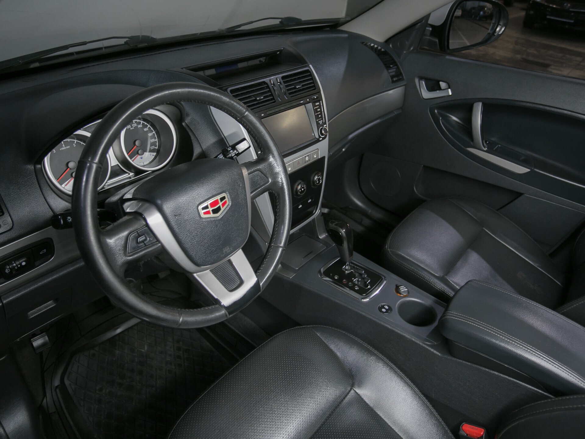 Geely Emgrand X7, I 2.4 AT (148 л.с.)