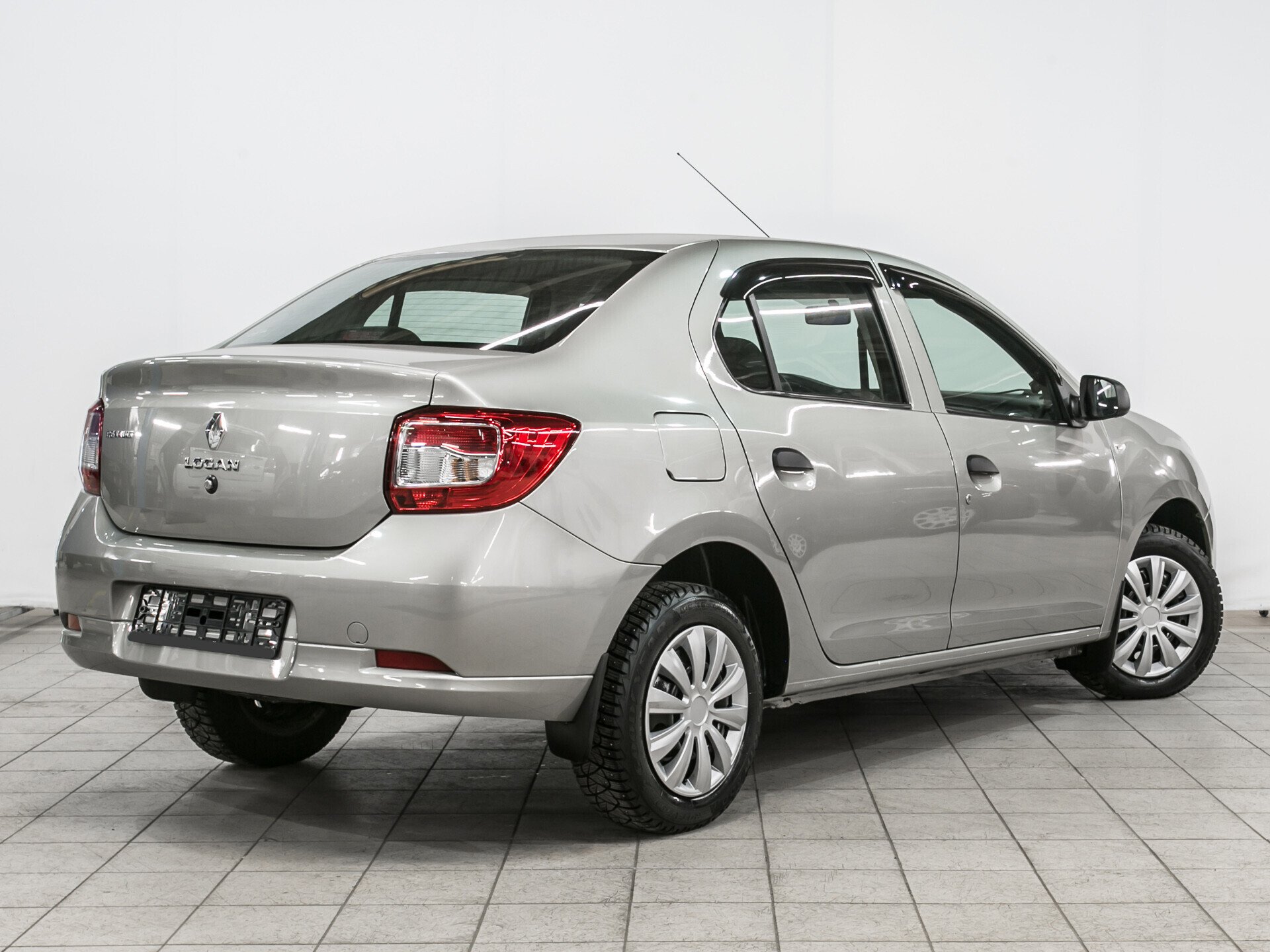 Renault Logan, II 1.6 MT (82 л.с.)