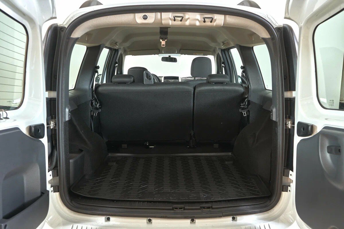 LADA (ВАЗ) Largus, I Рестайлинг 1.6 MT (106 л.с.)