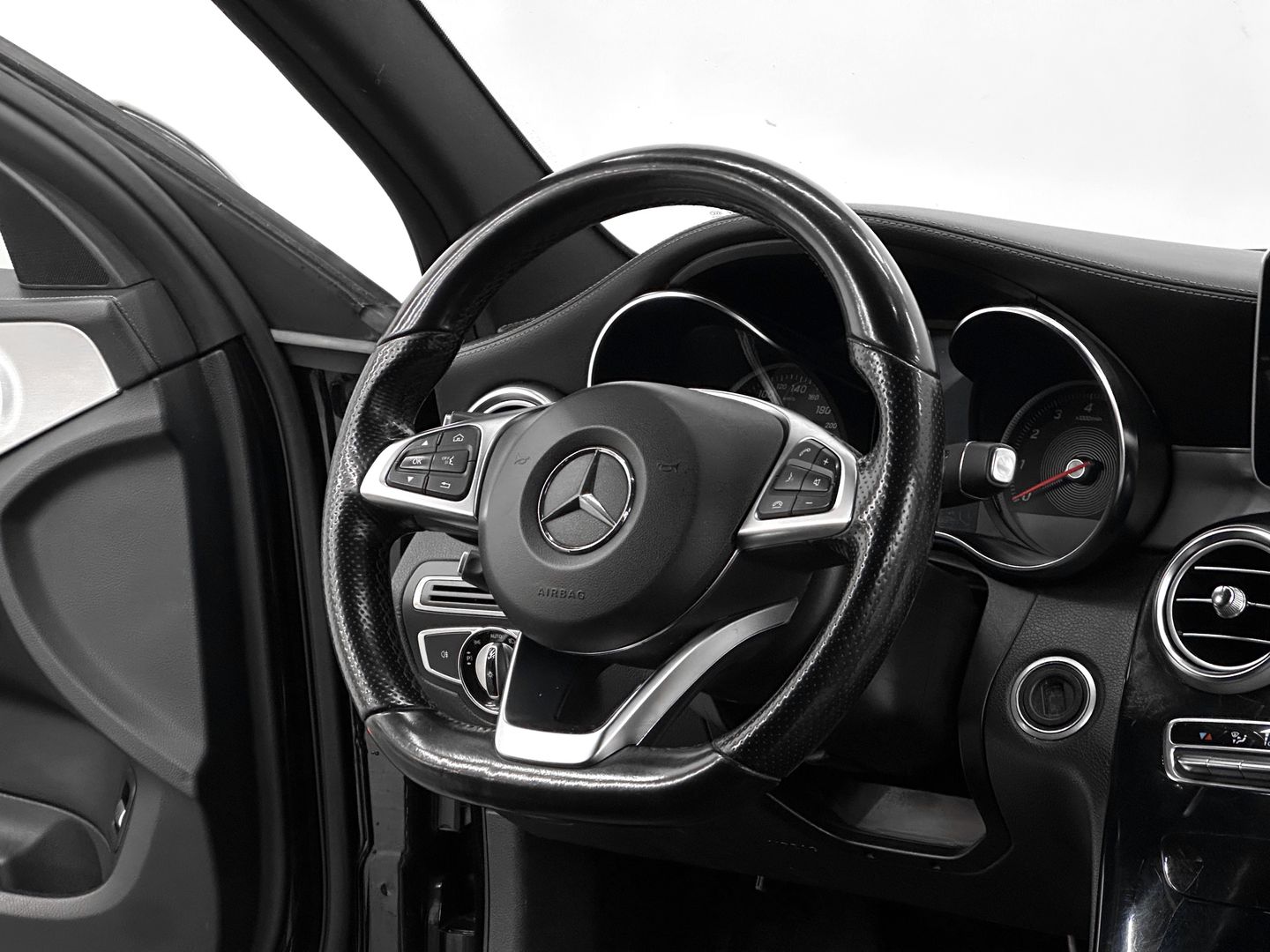 Mercedes-Benz C-Класс, IV (W205) 180 1.6 AT (156 л.с.)