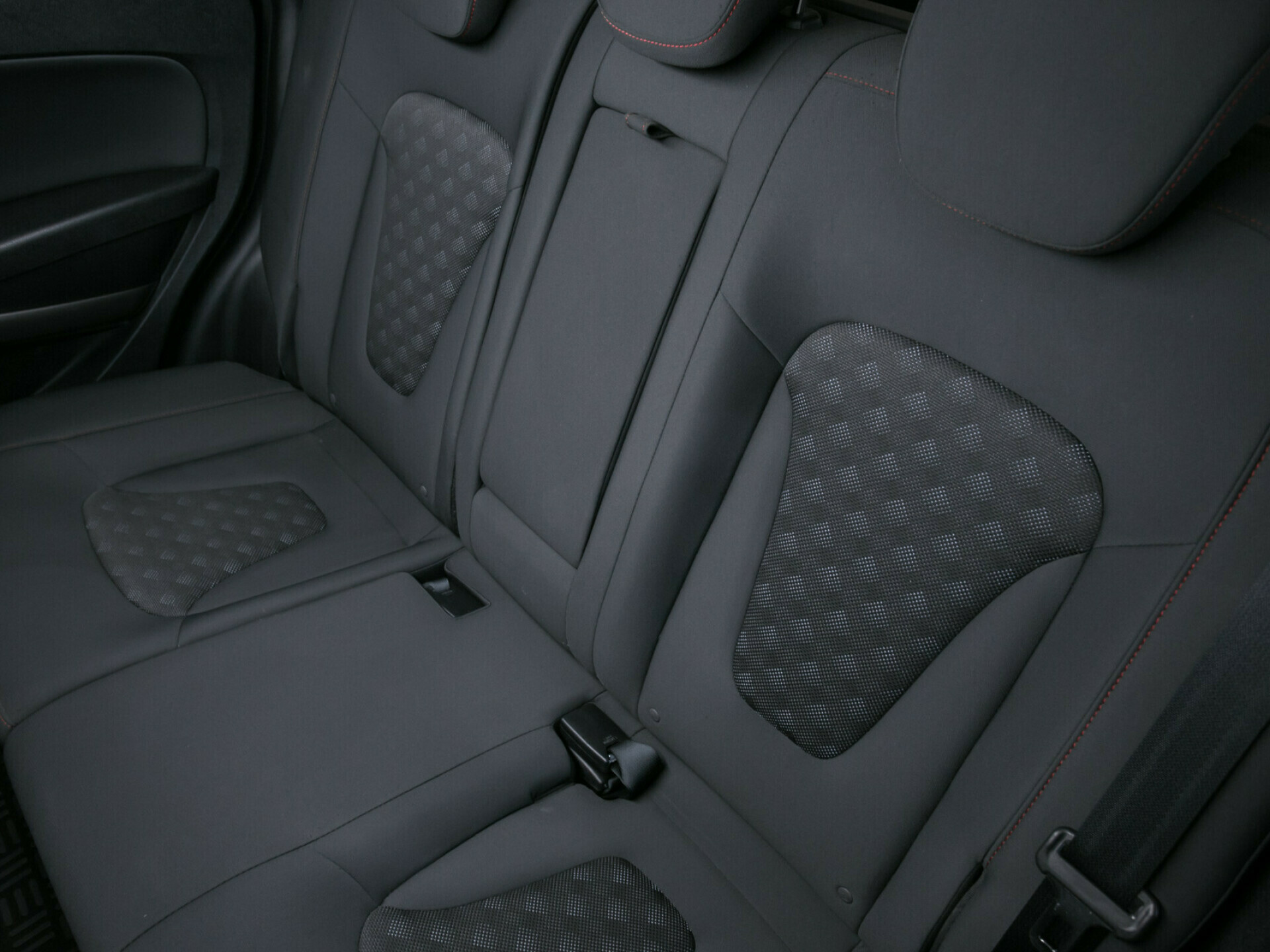 FAW Besturn X80, I 2.0 AT (142 л.с.)