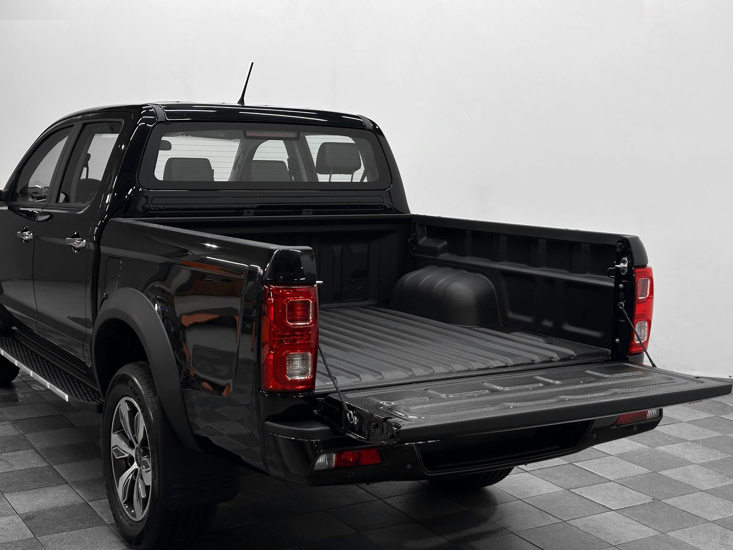 JAC T8 2.0d MT (139 л.с.) 4WD