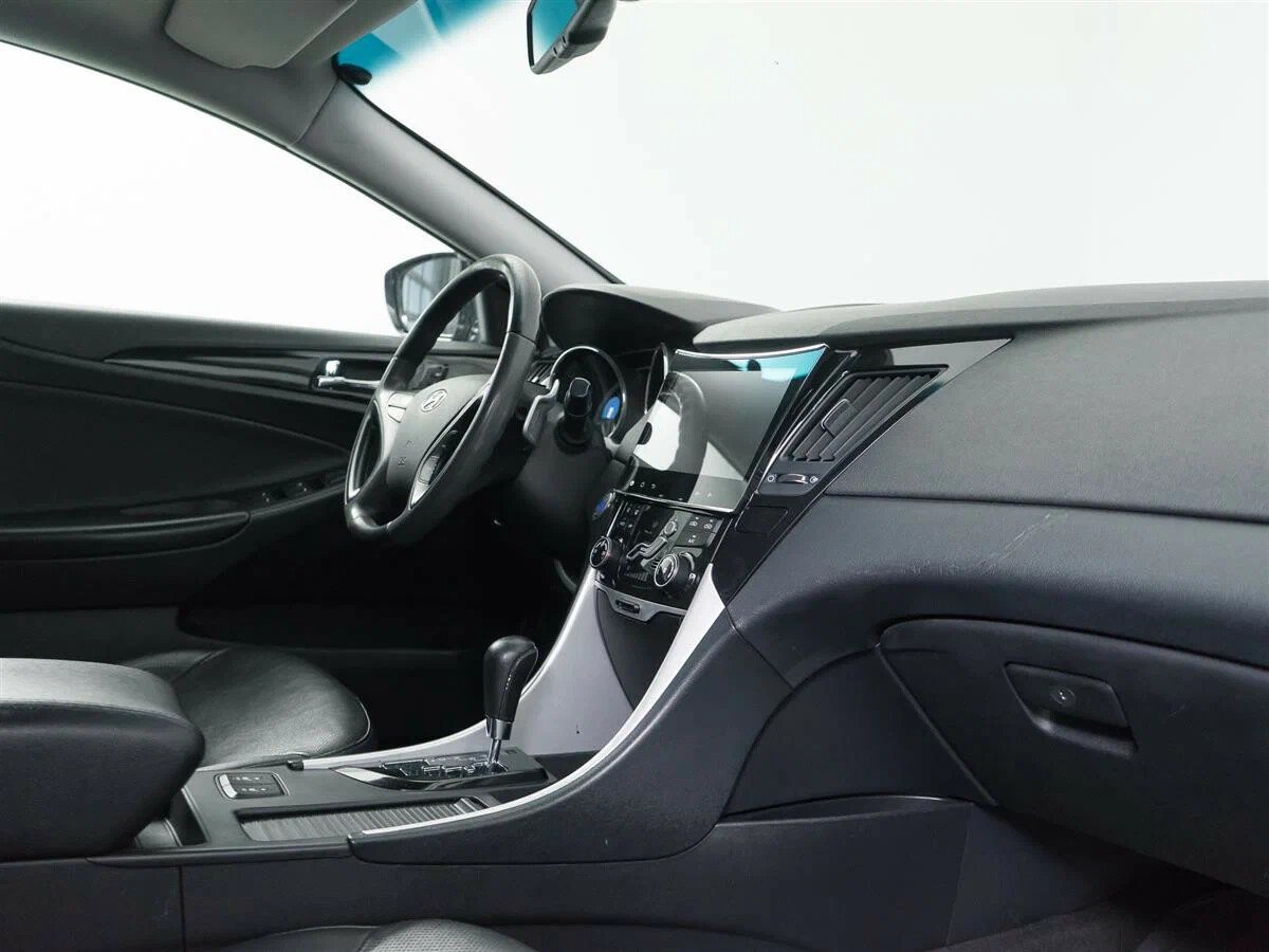 Hyundai Sonata, VI (YF) 2.0 AT (150 л.с.)