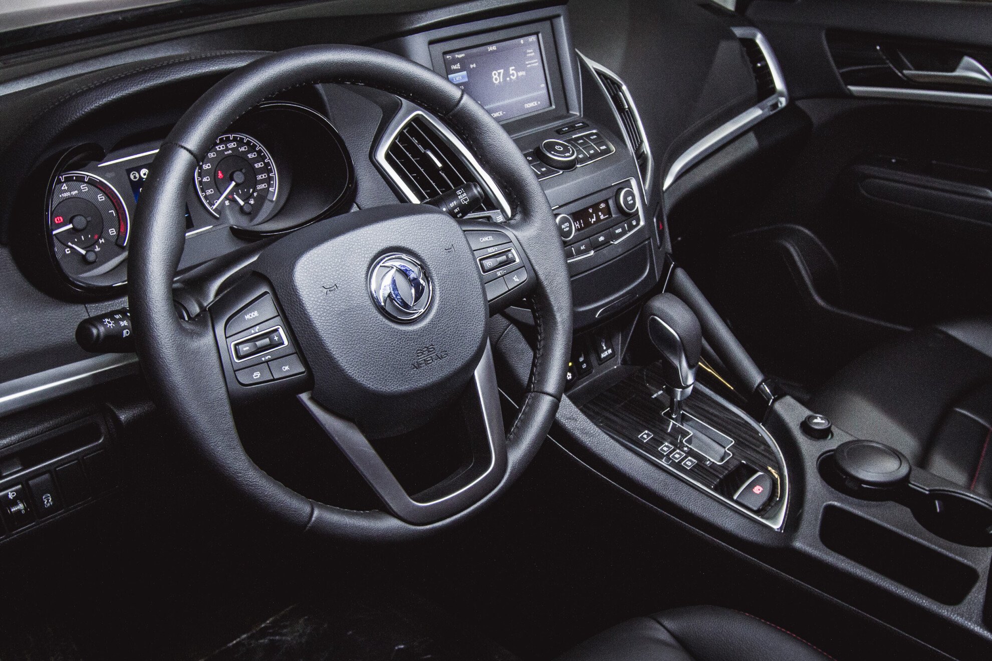 Dongfeng AX7, I 2.0 AT (140 л.с.)