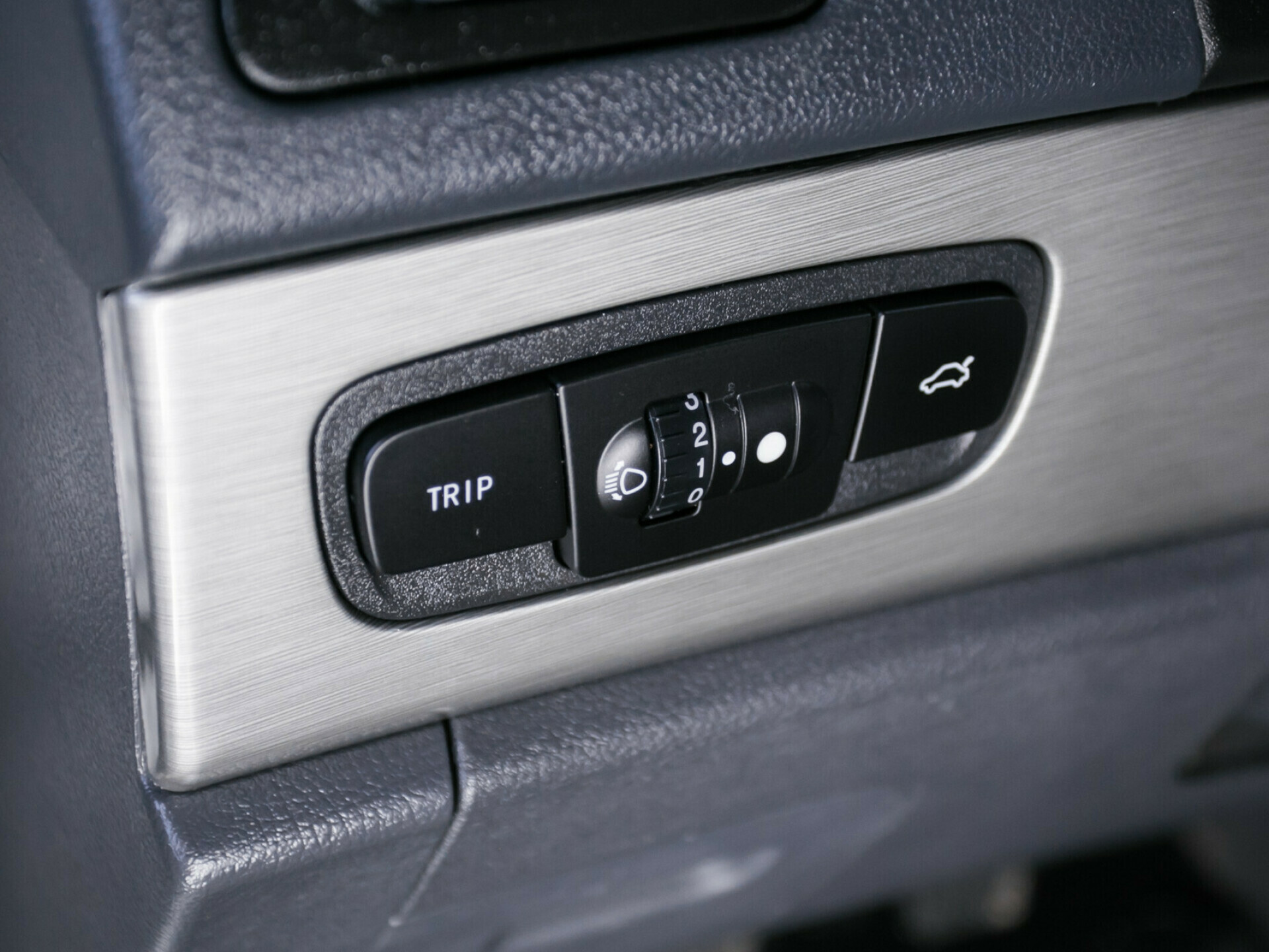 Geely Emgrand X7, I 2.0 MT (139 л.с.)