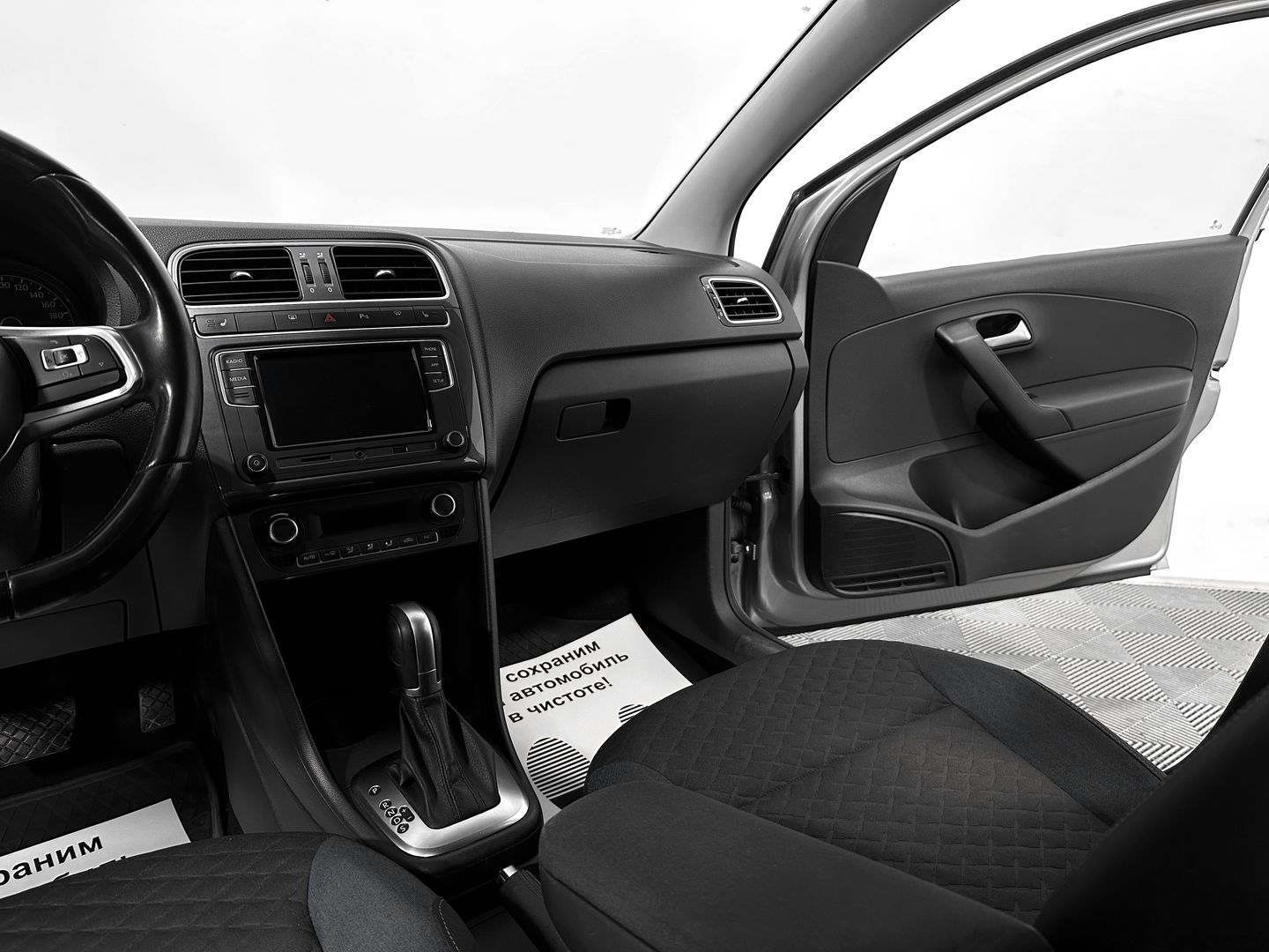 Volkswagen Polo, V Рестайлинг 1.6 AT (110 л.с.)