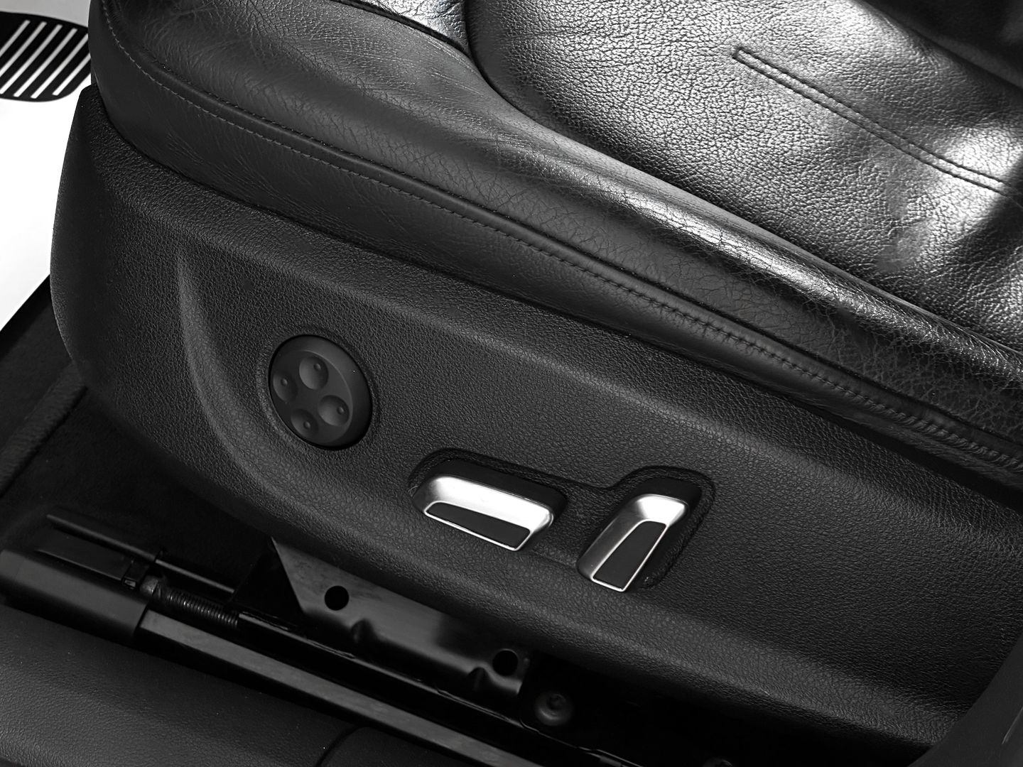 Audi A6, IV (C7) Рестайлинг 1.8 AMT (190 л.с.)