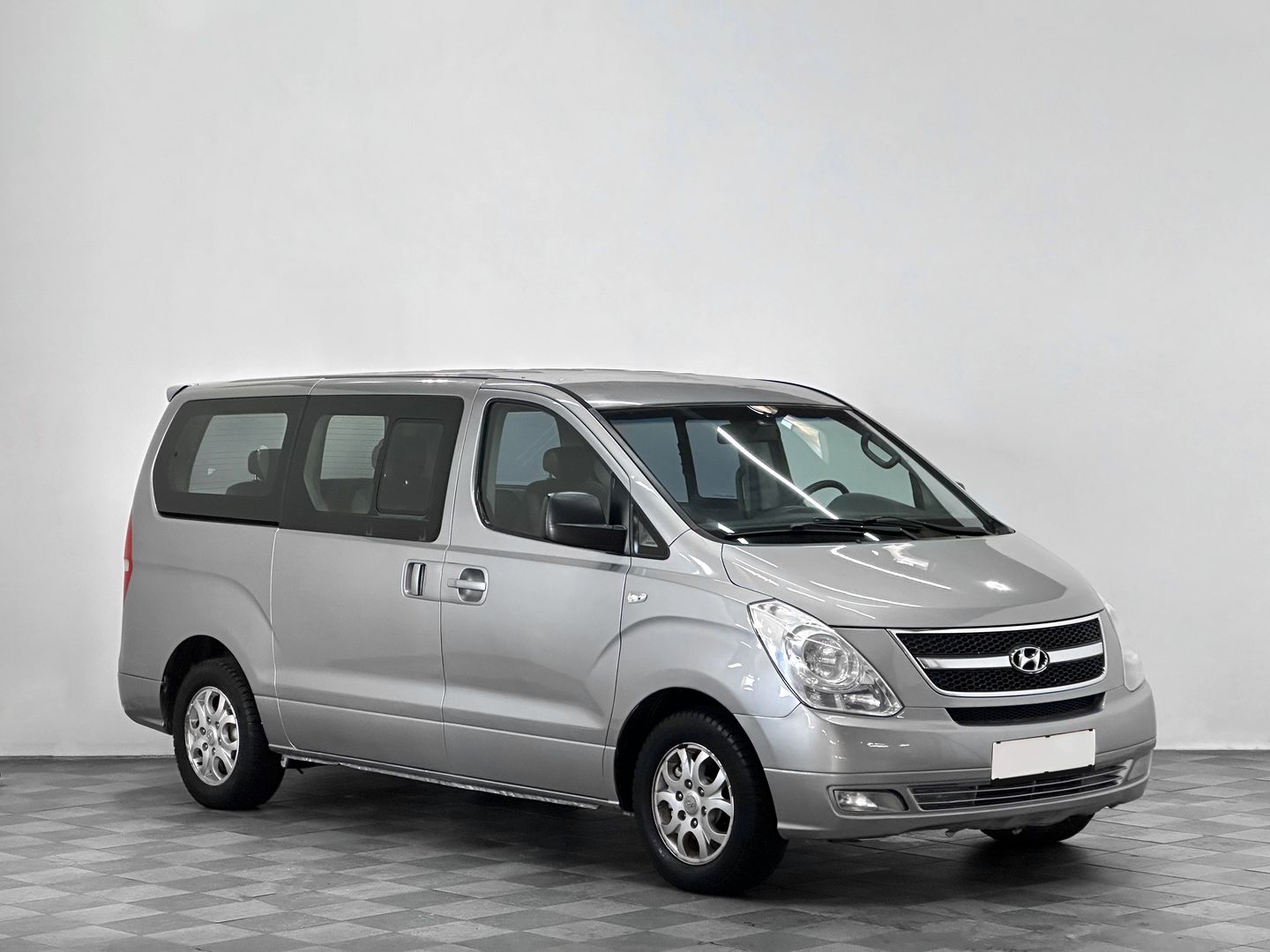 Hyundai Grand Starex, I 2.5d AT (145 л.с.)