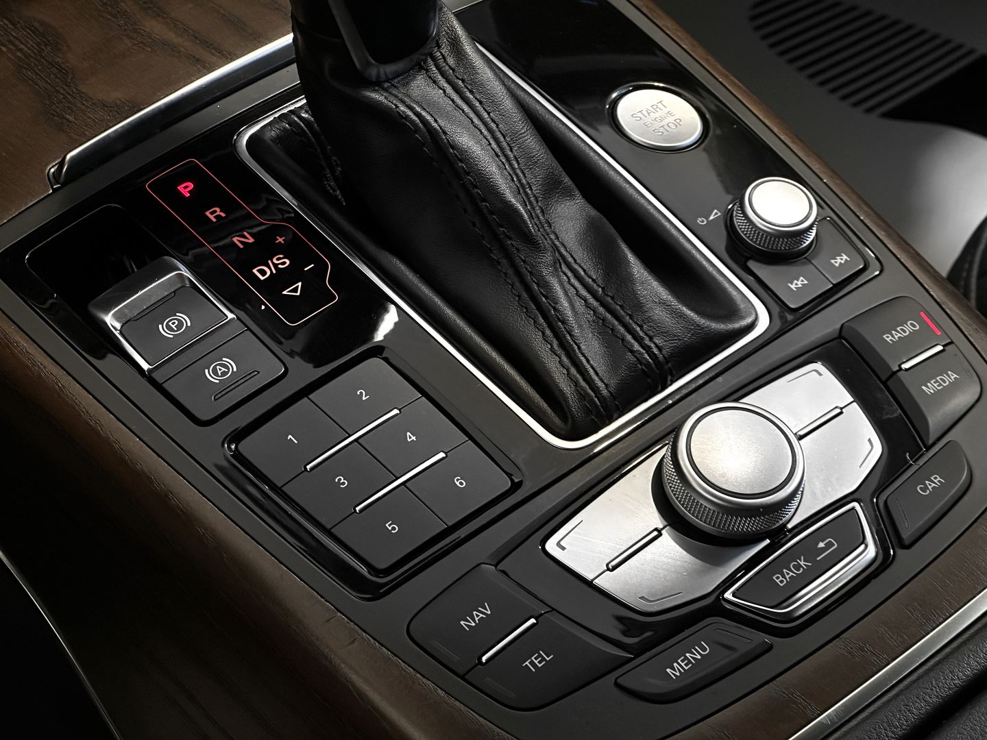 Audi A6, IV (C7) Рестайлинг 1.8 AMT (190 л.с.)