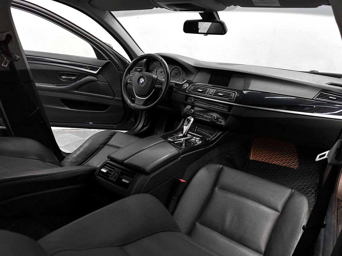 BMW 5 серии, VI (F10/F11/F07) 520i 2.0 AT (184 л.с.)