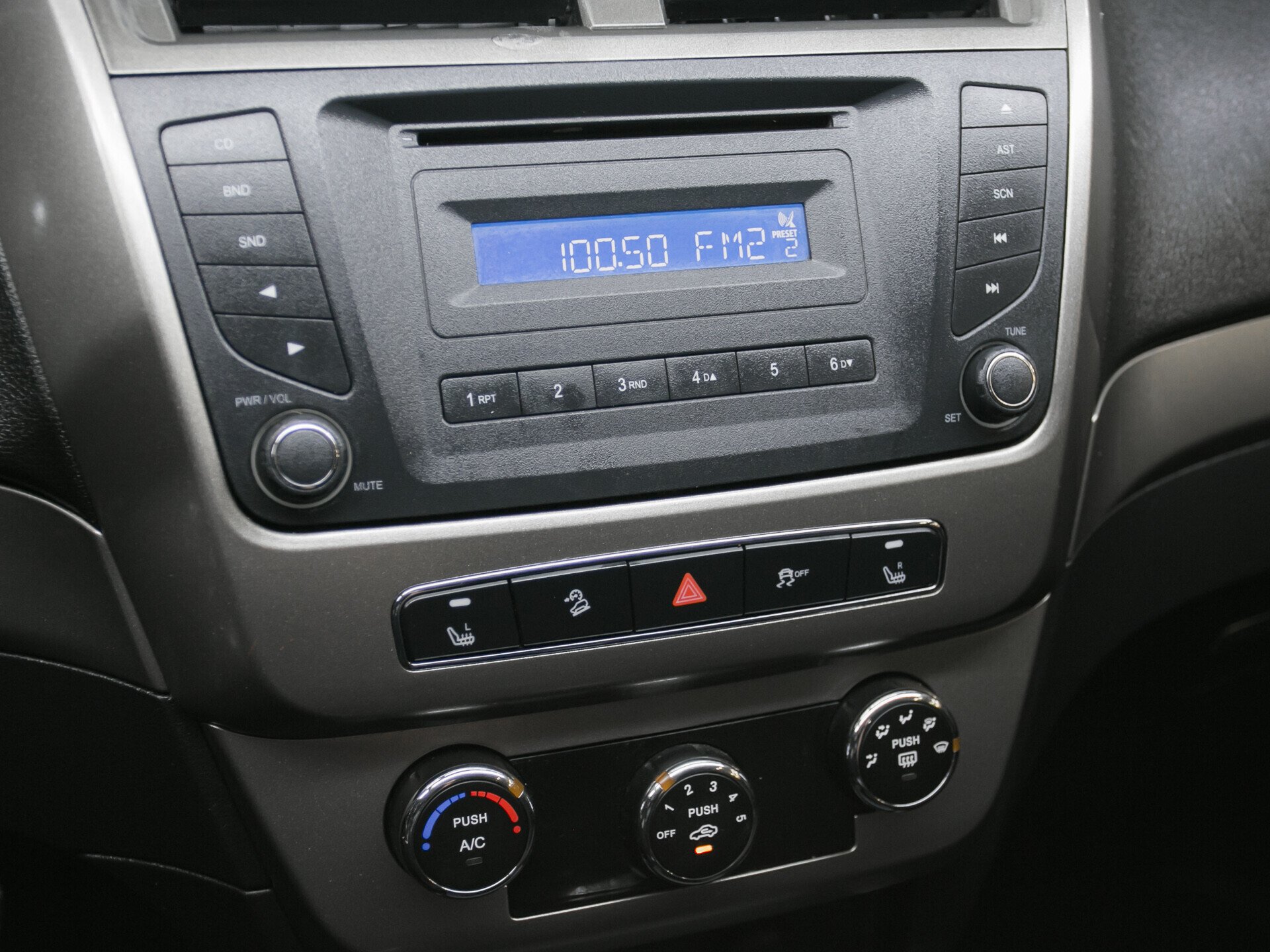 Geely Emgrand X7, I Рестайлинг 2.0 MT (140 л.с.)