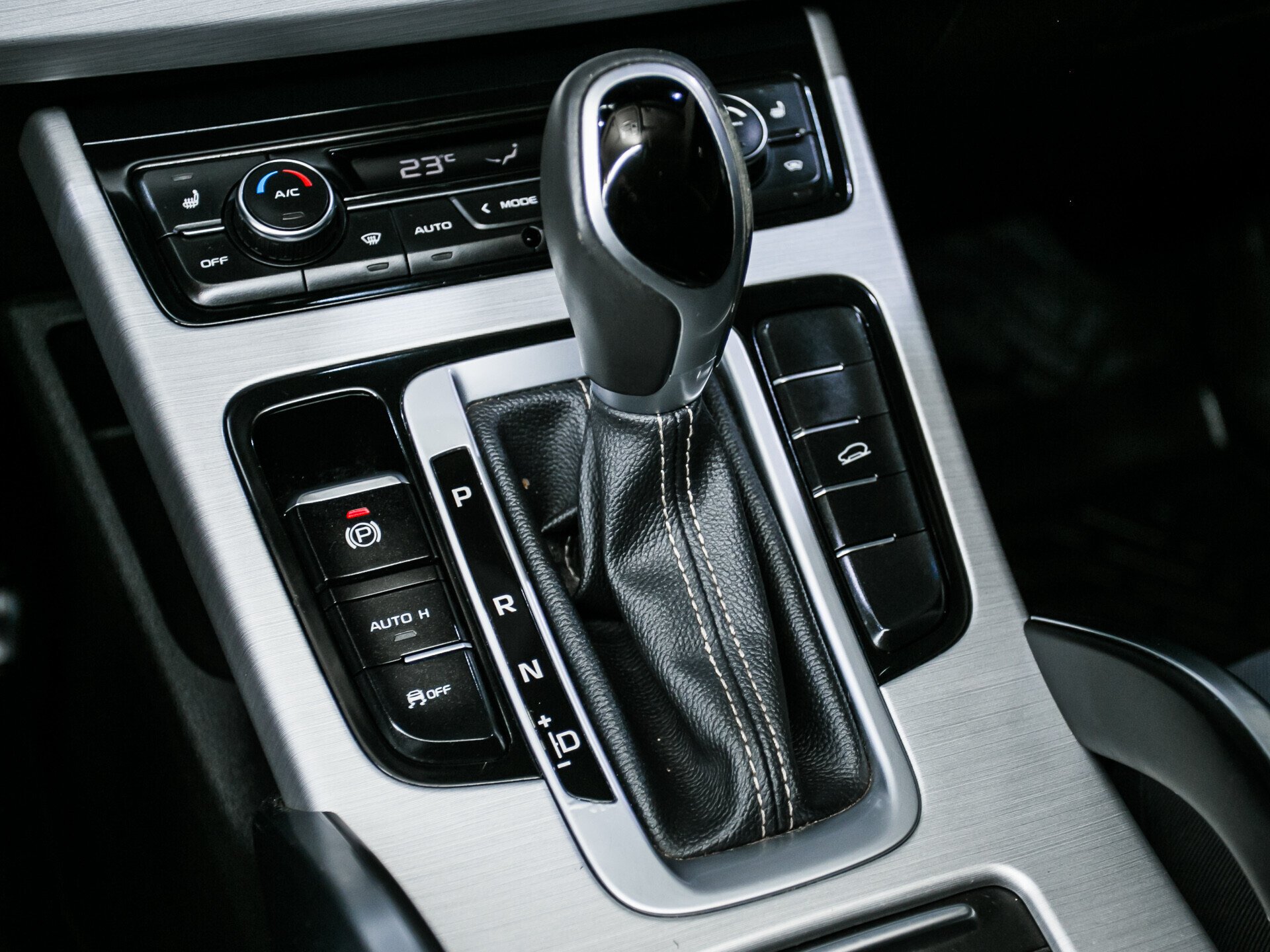 Geely Atlas, I 2.4 AT (149 л.с.) 4WD