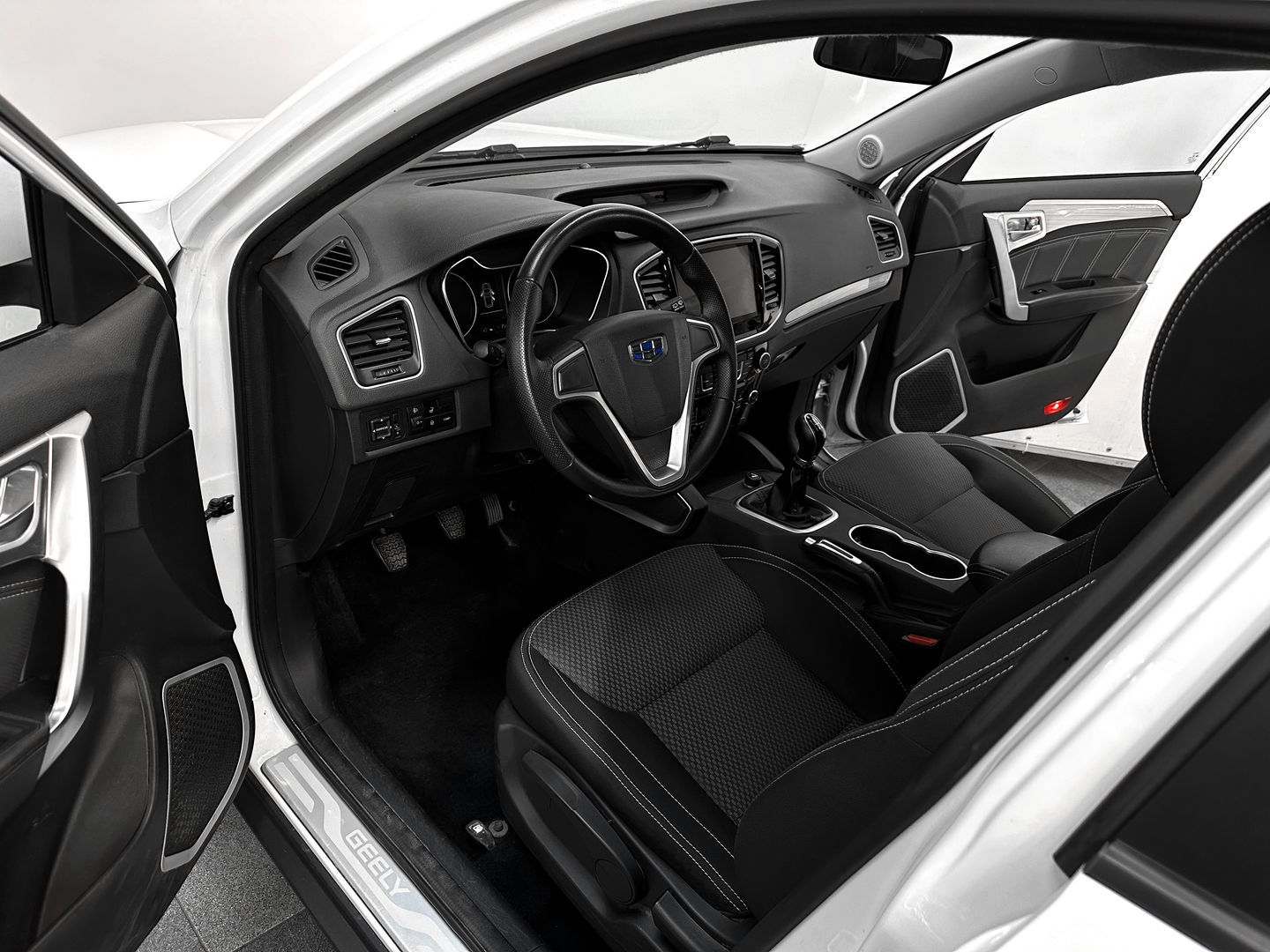 Geely Emgrand X7, I Рестайлинг 2 1.8 MT (131 л.с.)