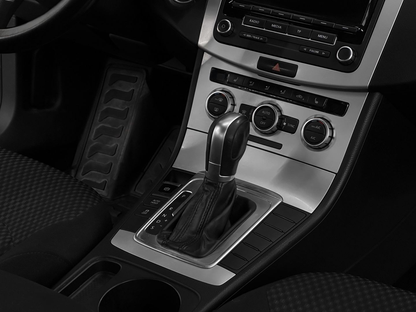 Volkswagen Passat, B7 1.8 AMT (152 л.с.)