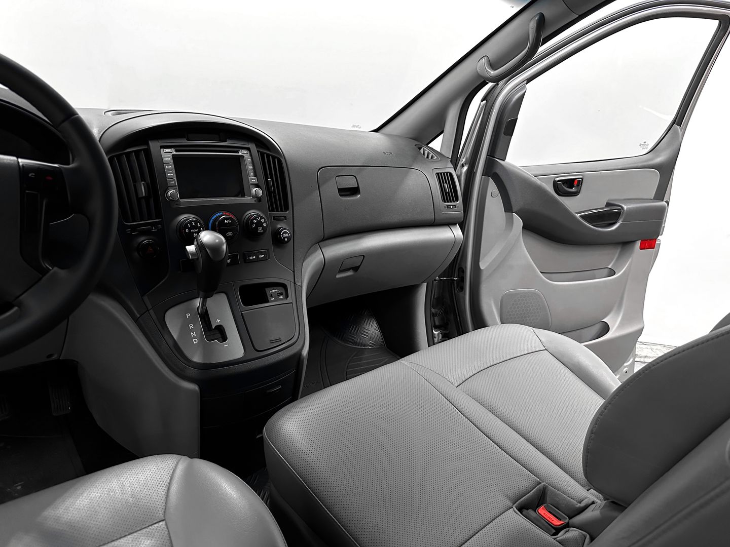 Hyundai Grand Starex, I 2.5d MT (145 л.с.)