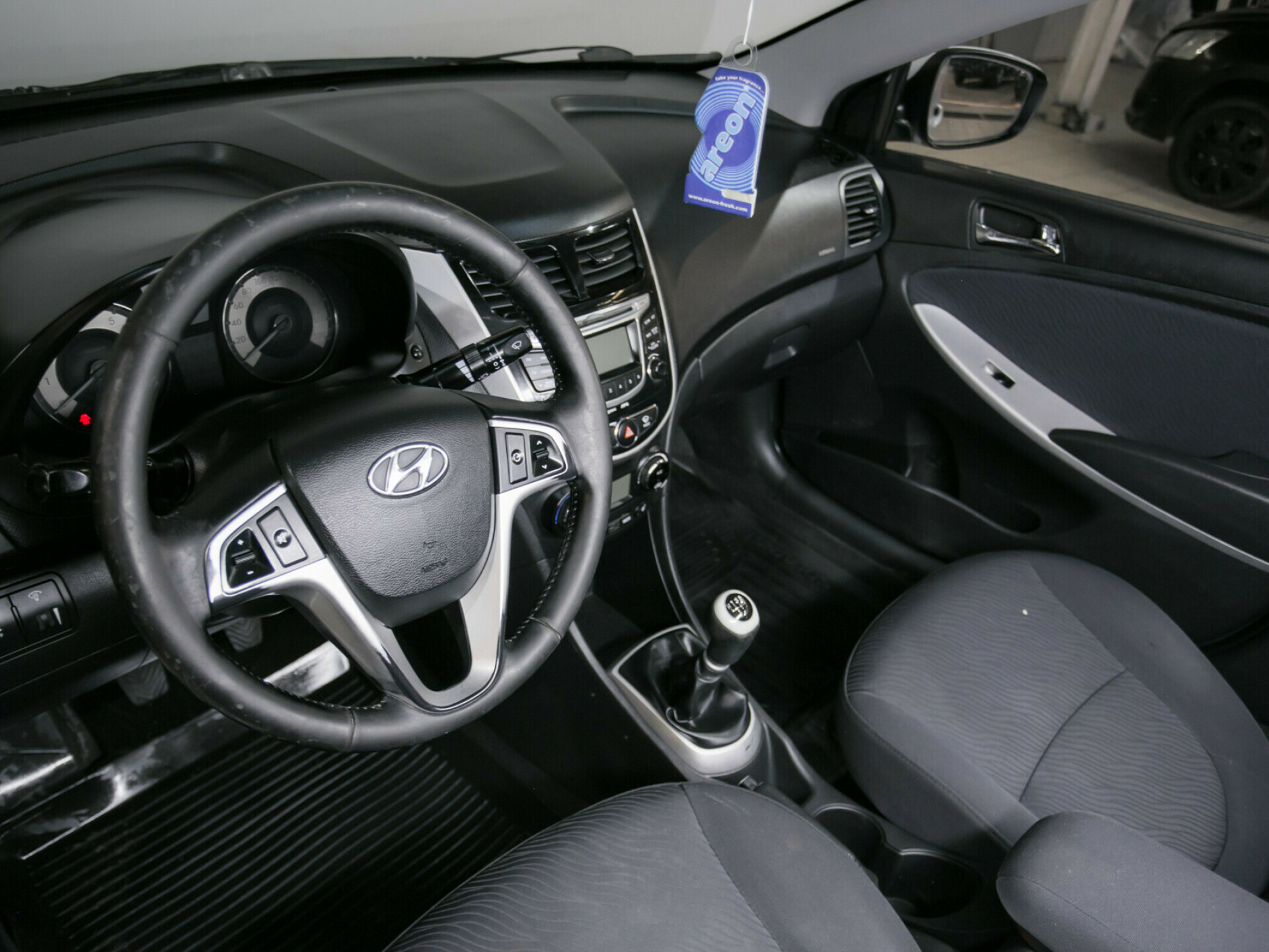 Hyundai Solaris, I 1.6 MT (123 л.с.)