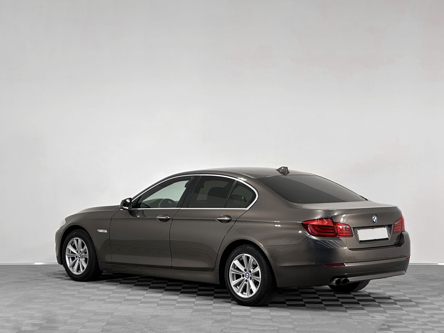 BMW 5 серии, VI (F10/F11/F07) 520i 2.0 AT (184 л.с.)